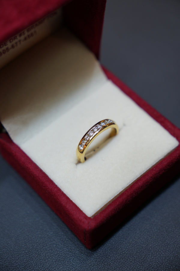 18K Natural Diamond Band