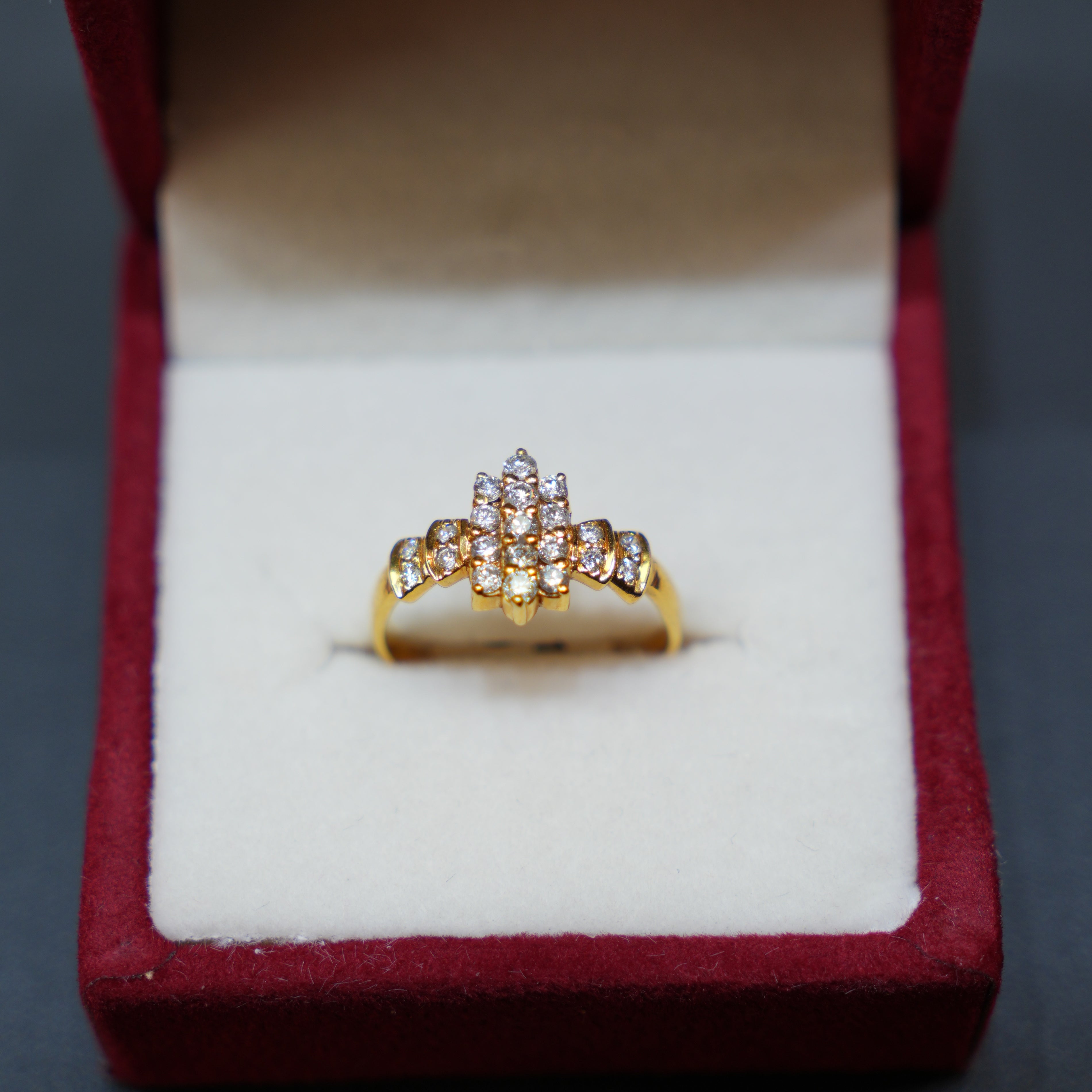 18K Natural Diamond Band