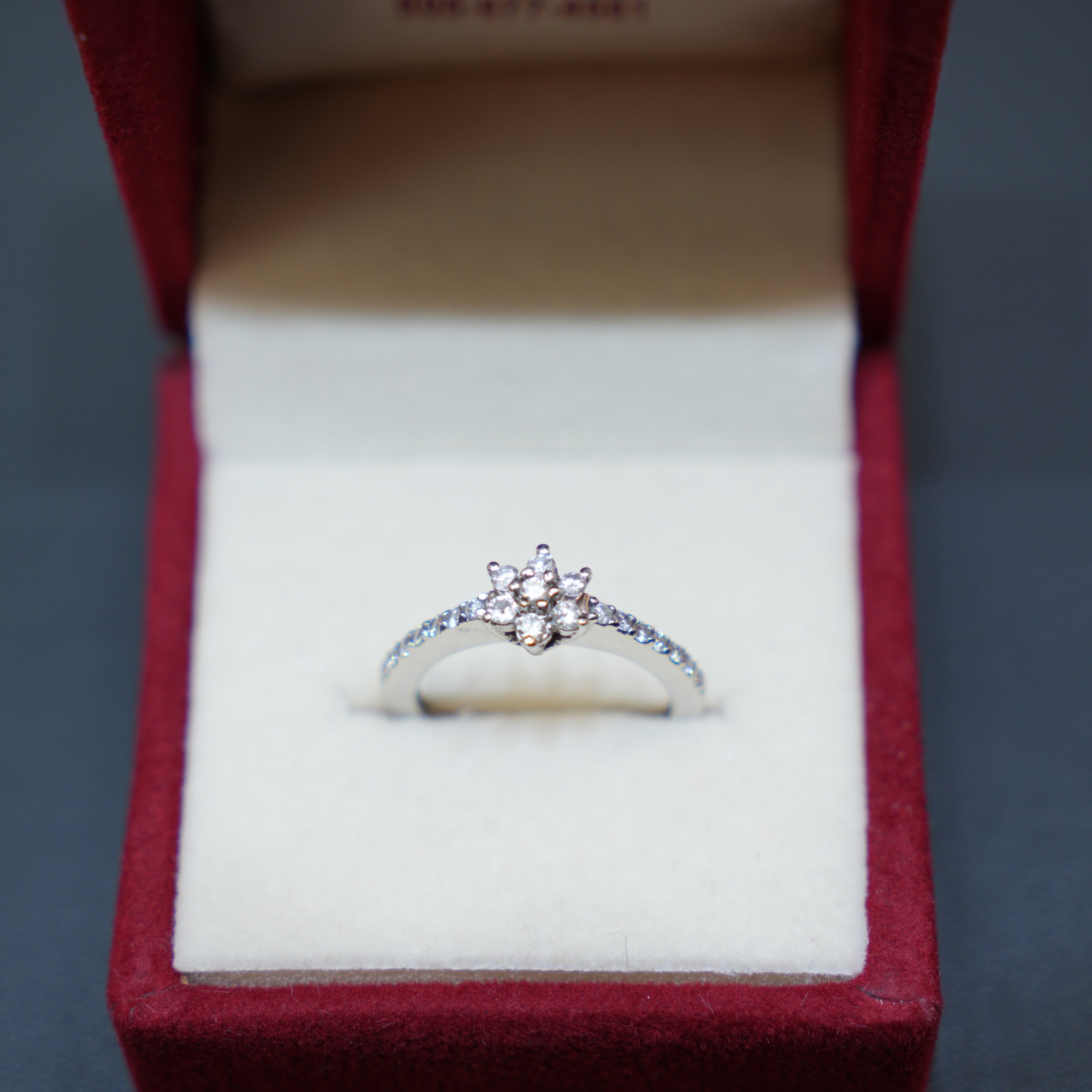 18K Natural Diamond Ring