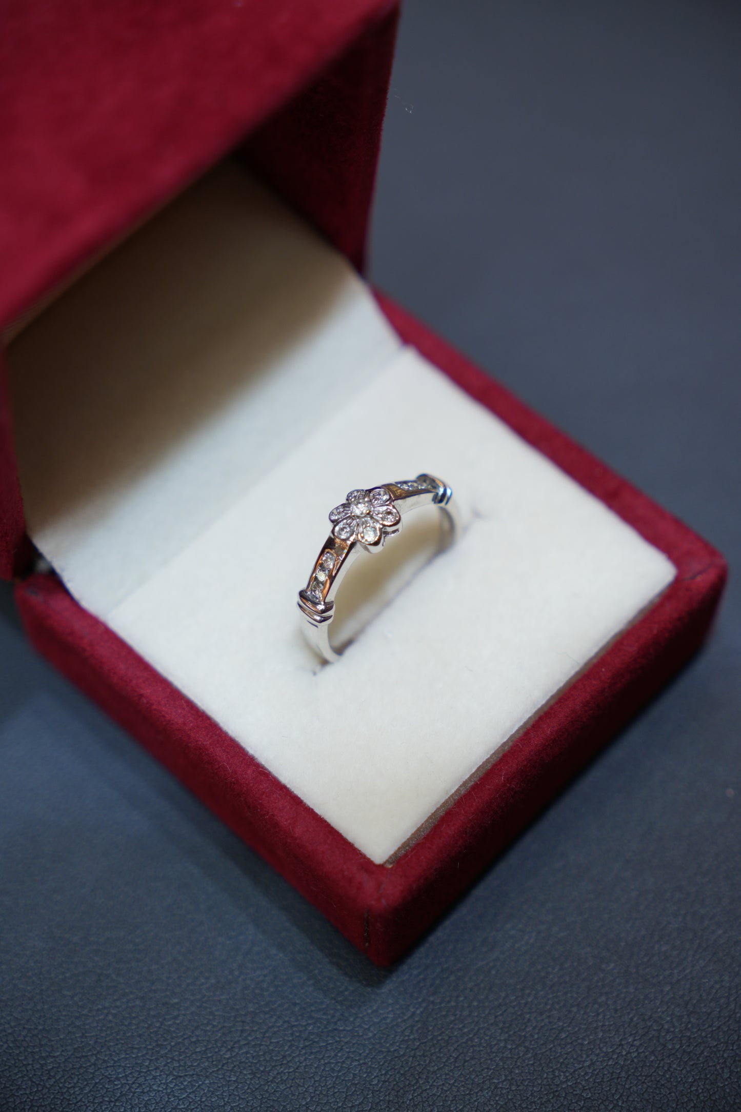 18K Natural Diamond Ring