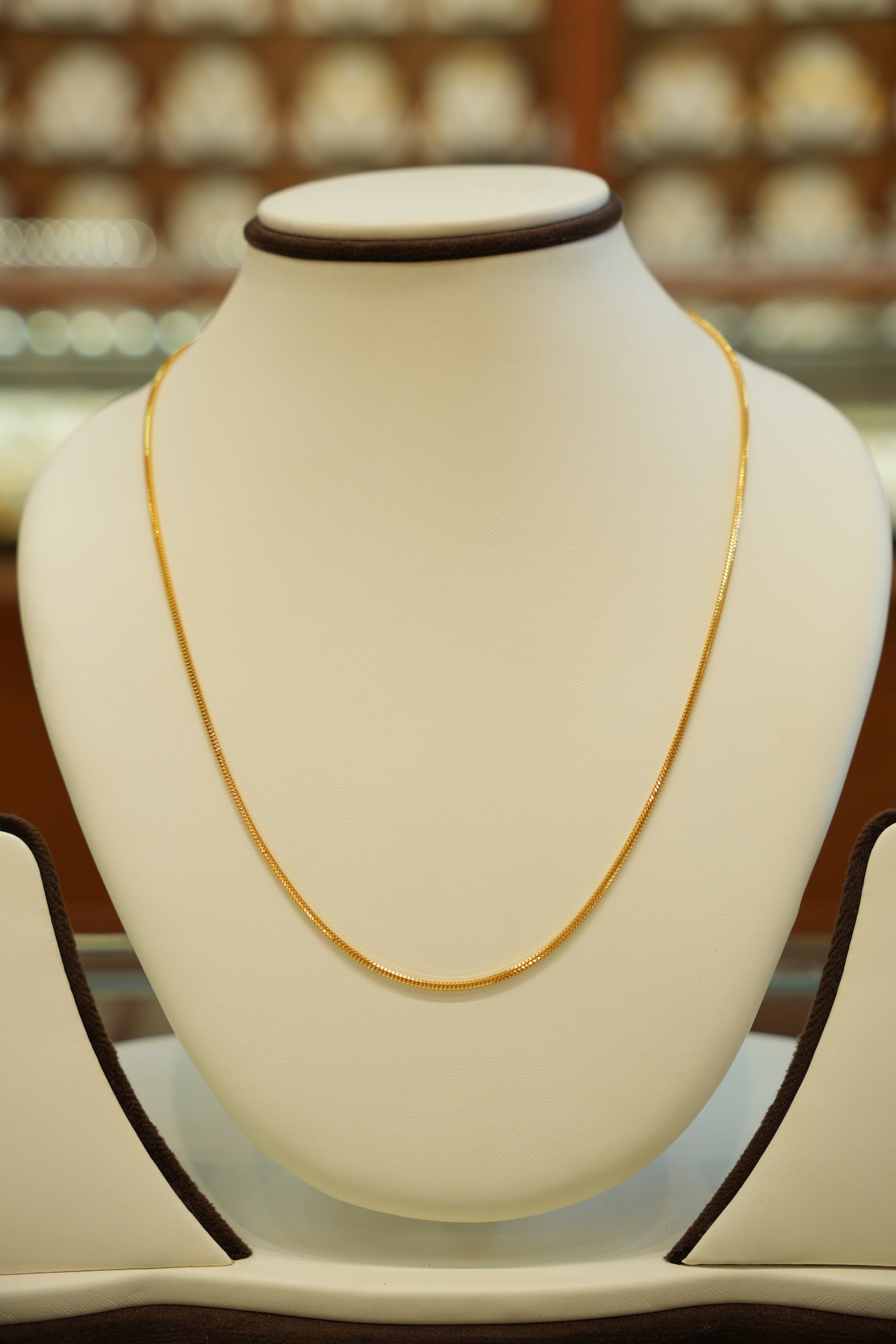 Gold chain for men with sleek modern design