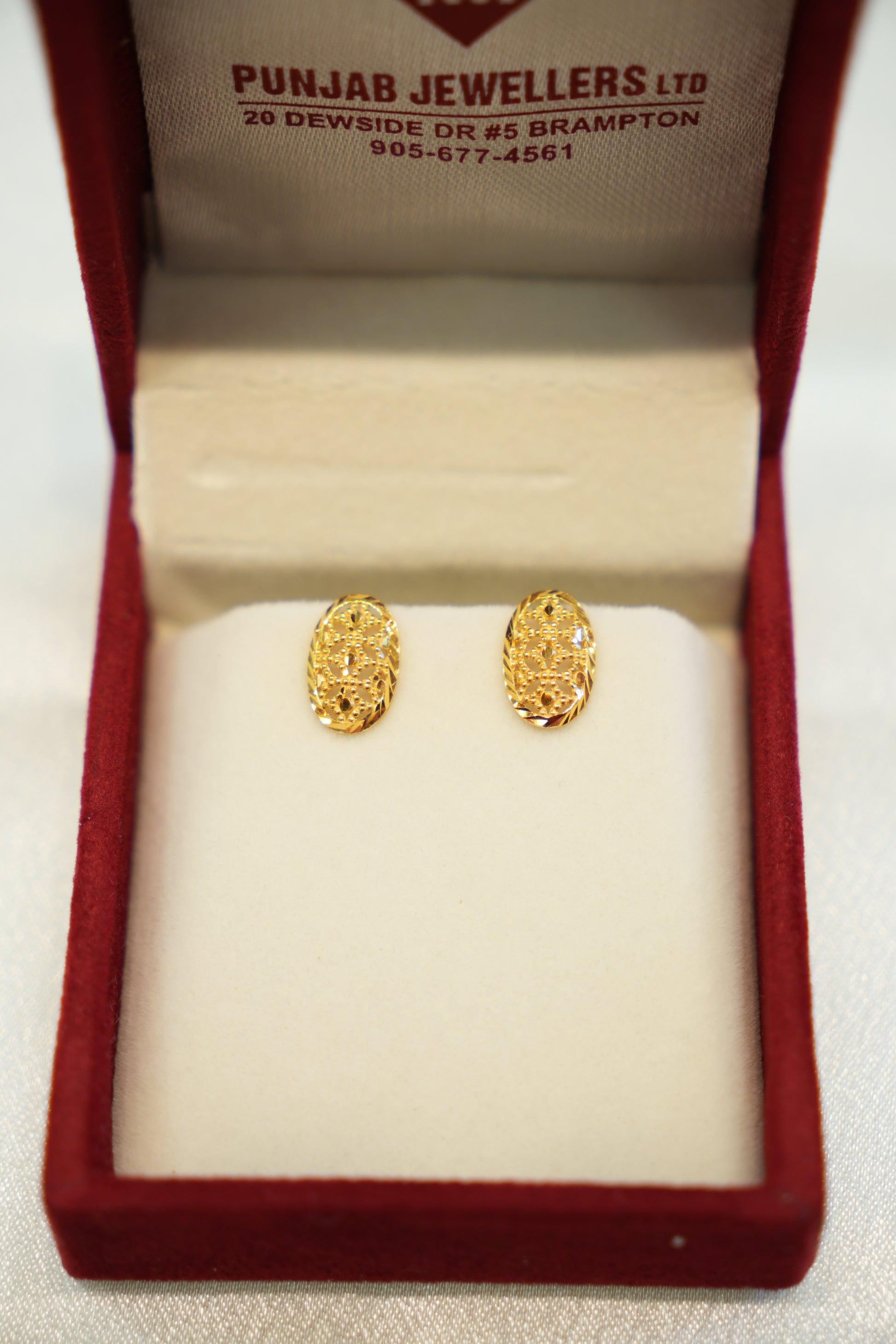 Sophisticated gold earrings for women