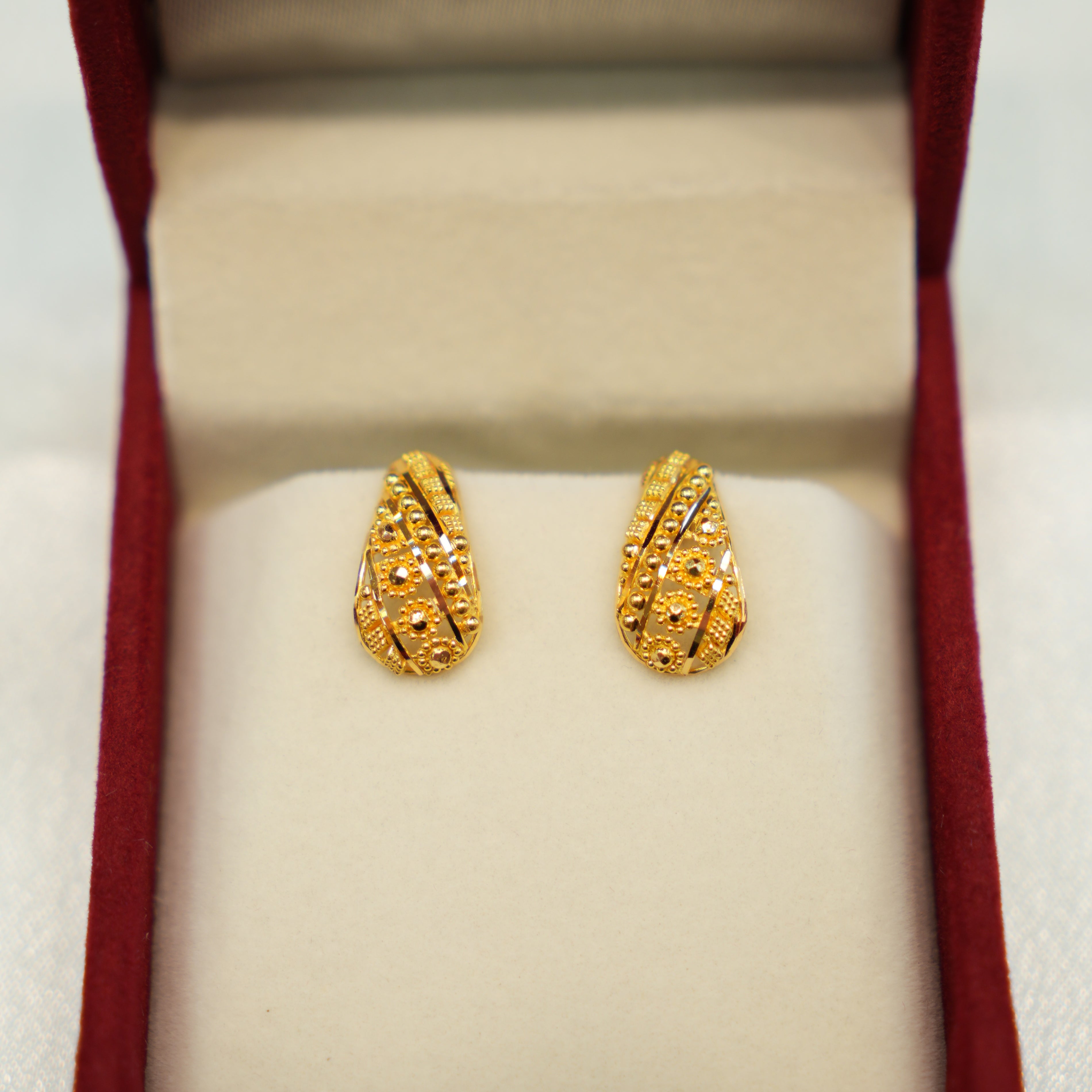 22K Gold Graceful Ladies Earrings