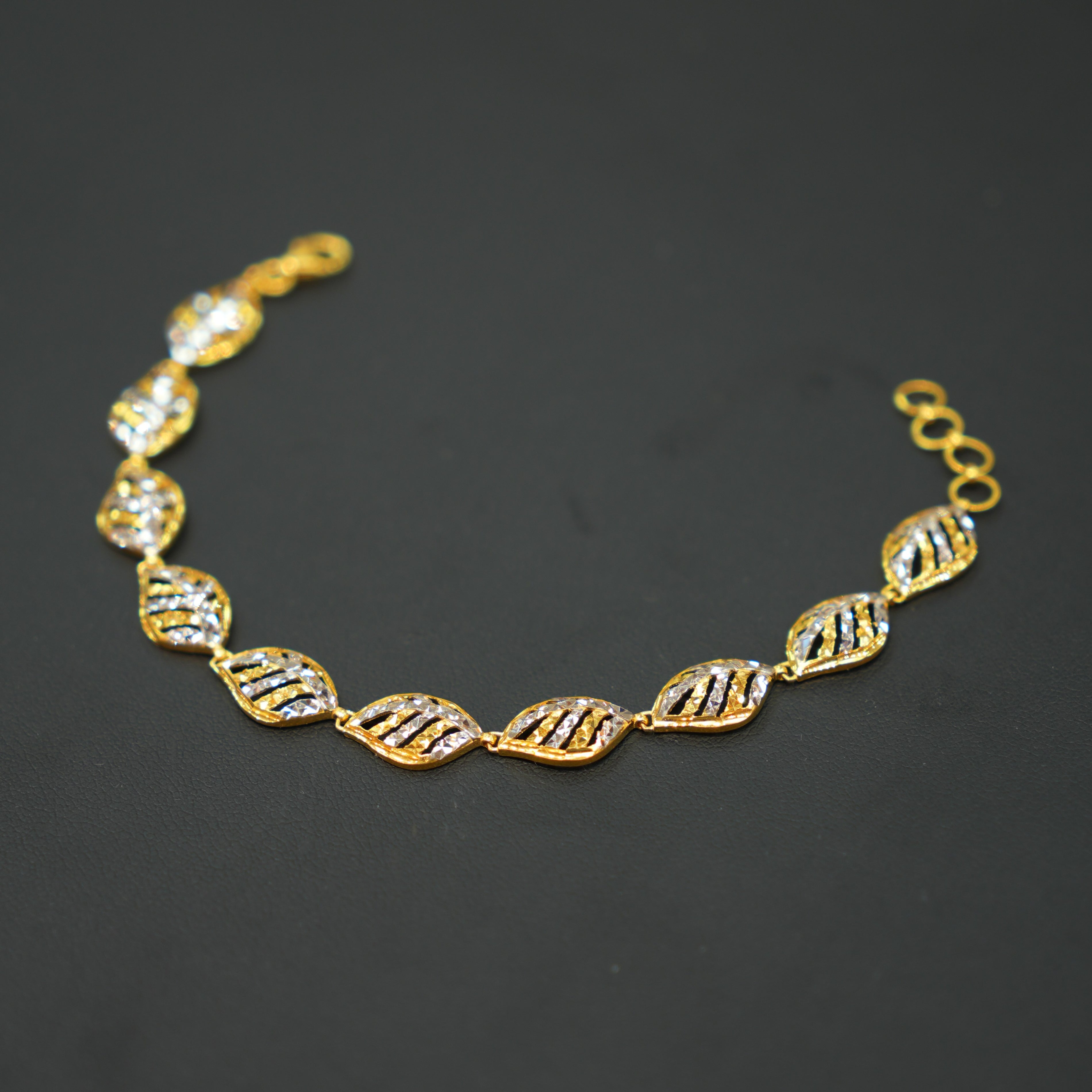 22k Gold Ladies Bracelet