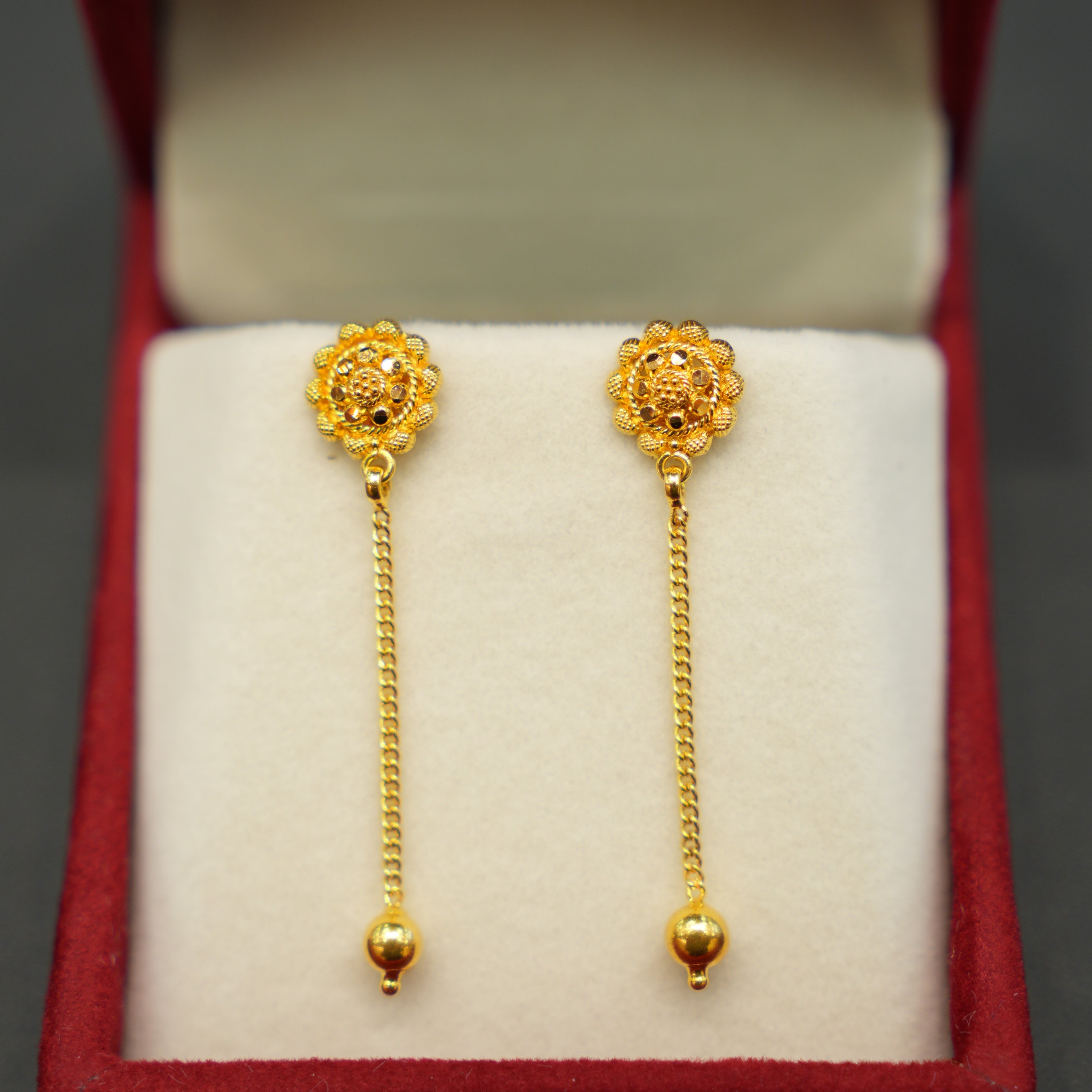 Beautiful 22 karat gold earrings for daily wear