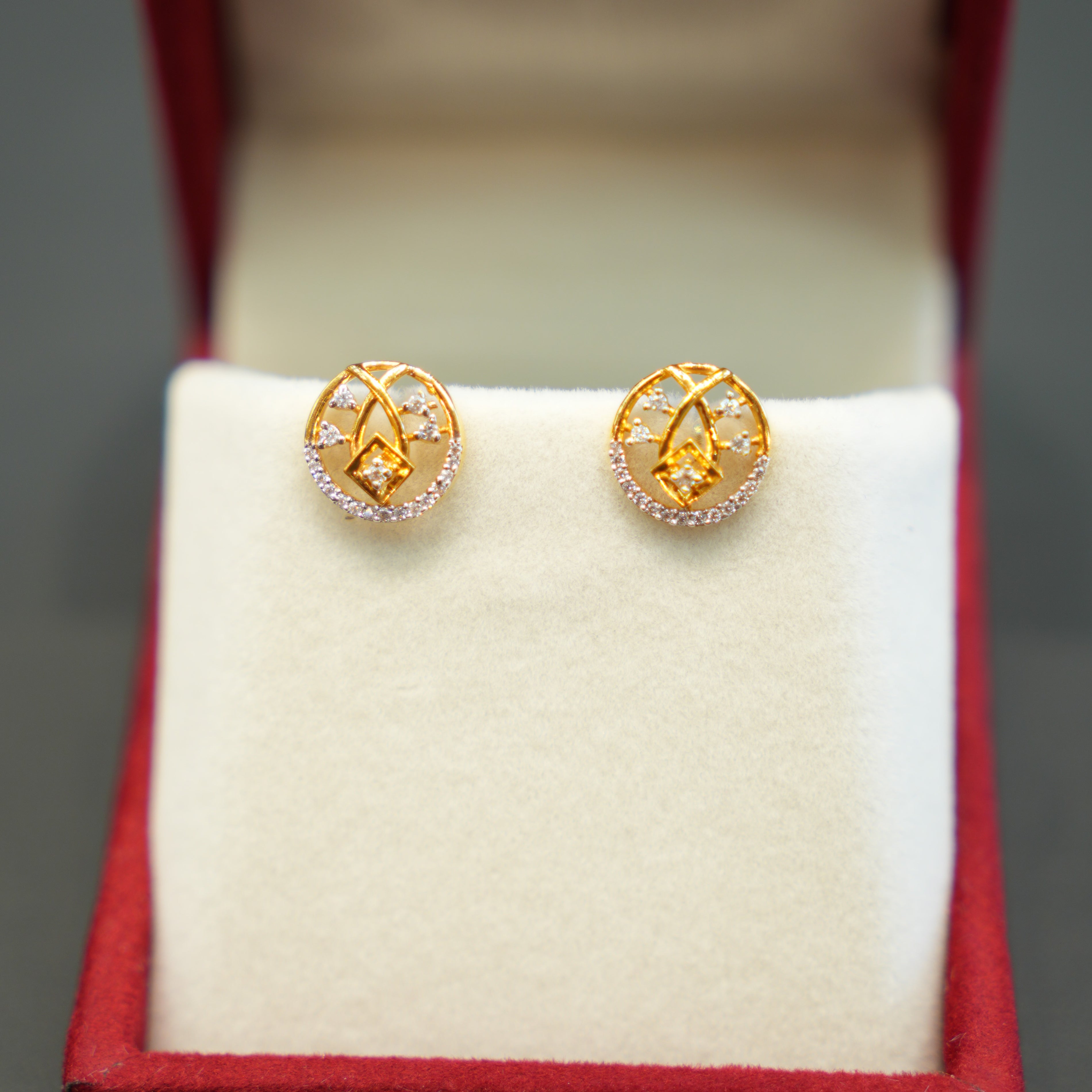 Timeless ladies gold earrings