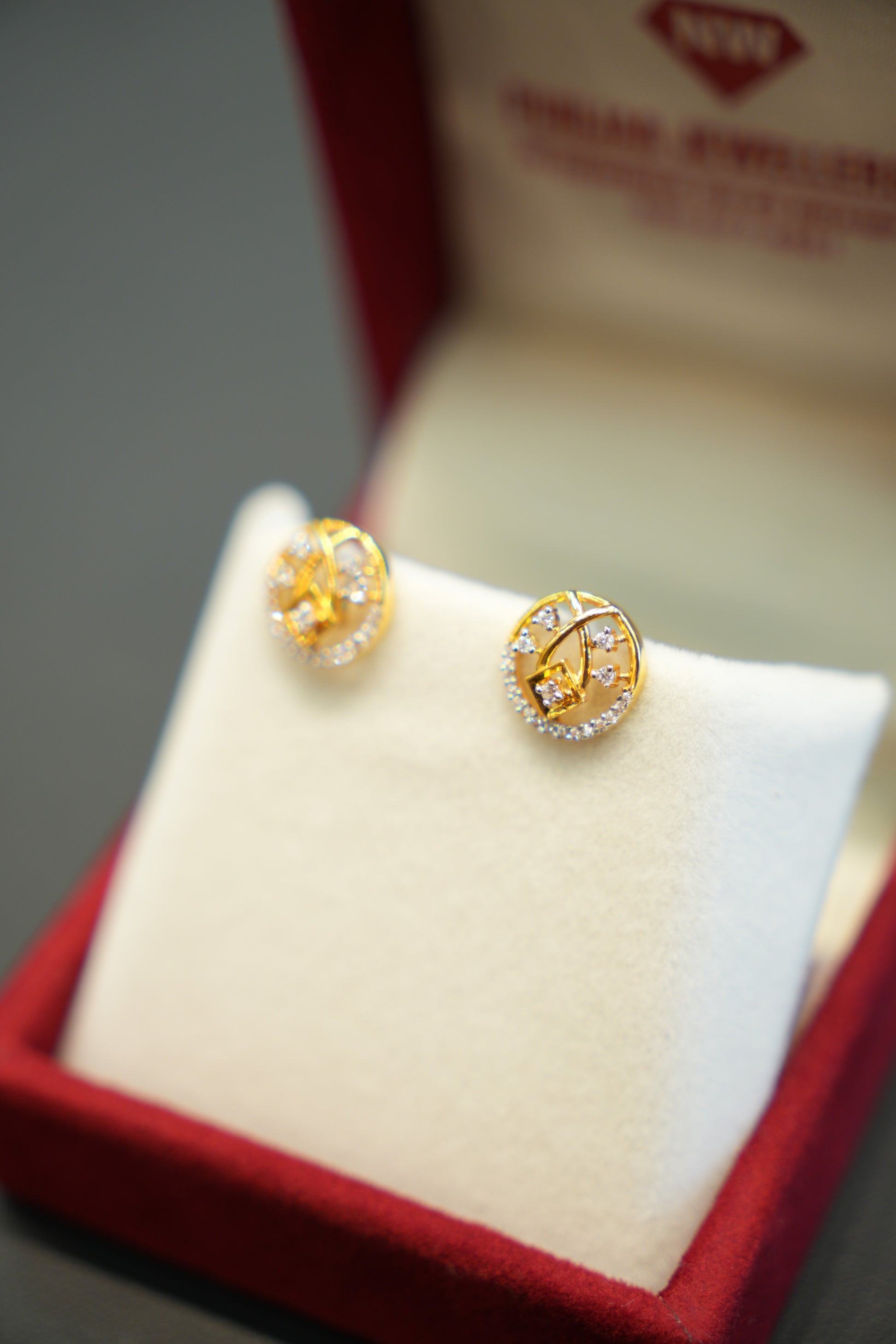  ladies gold earrings
