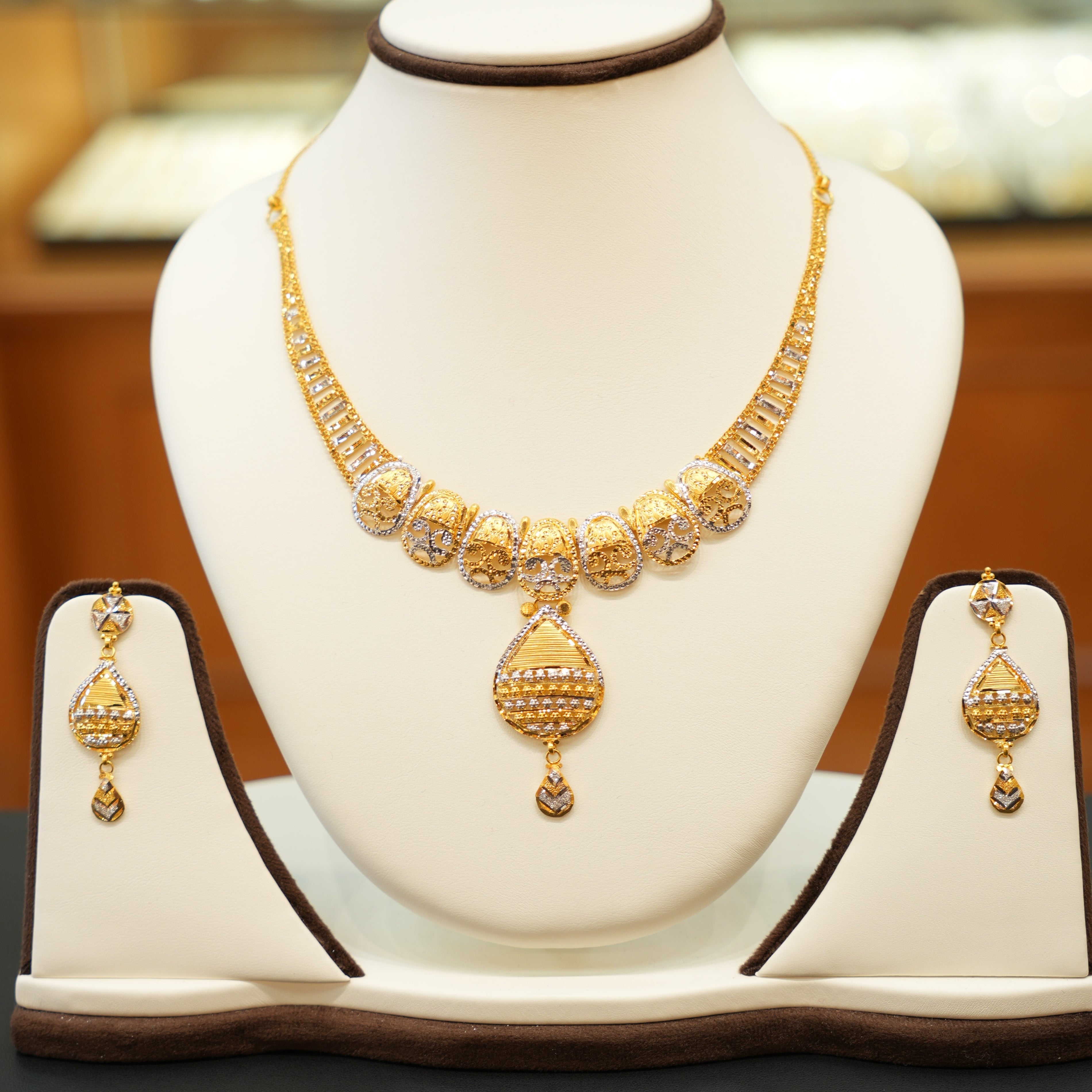 22K Gold Designer Necklace Set