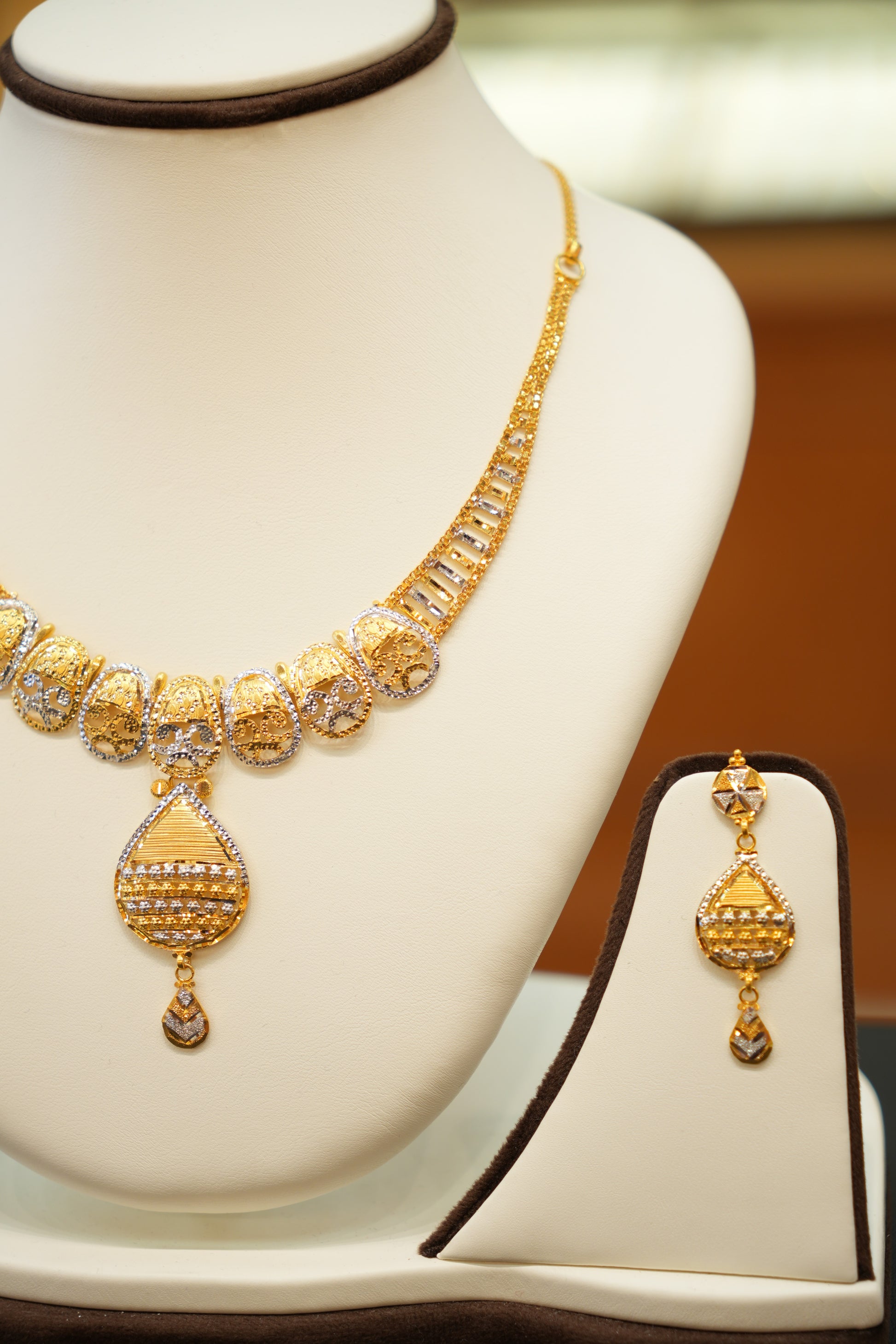 22K Gold Designer Necklace Set