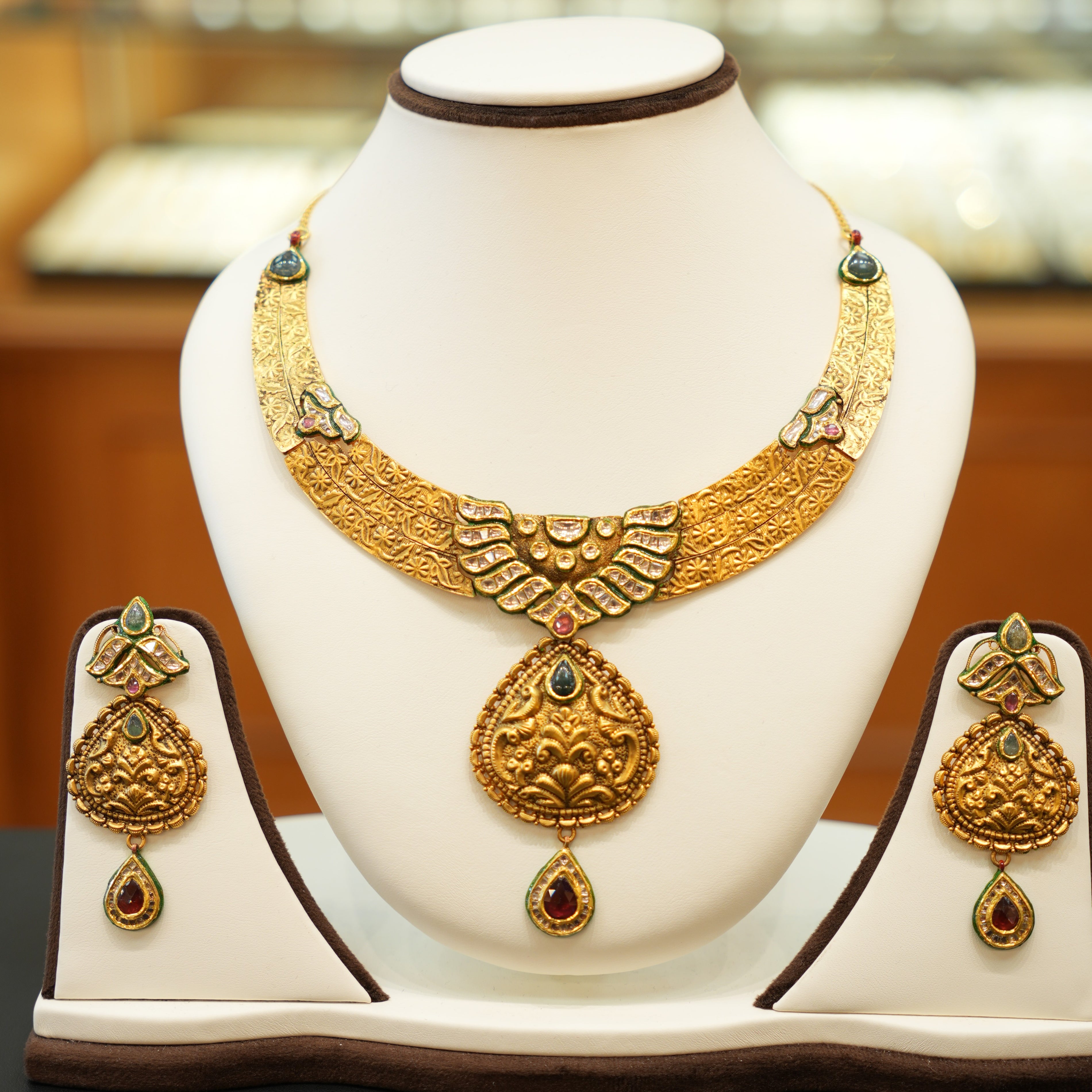 22K Gold Designer Antique Necklace Set