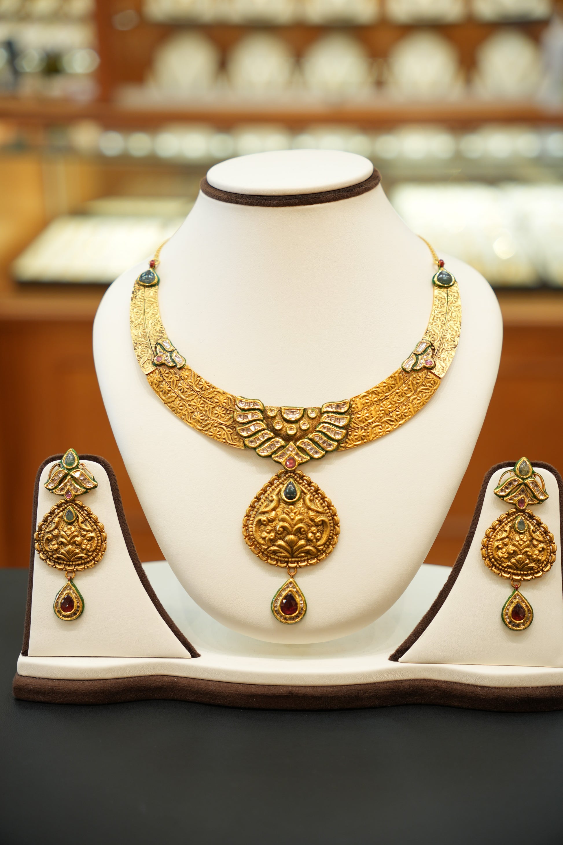 22K Gold Designer Antique Necklace Set