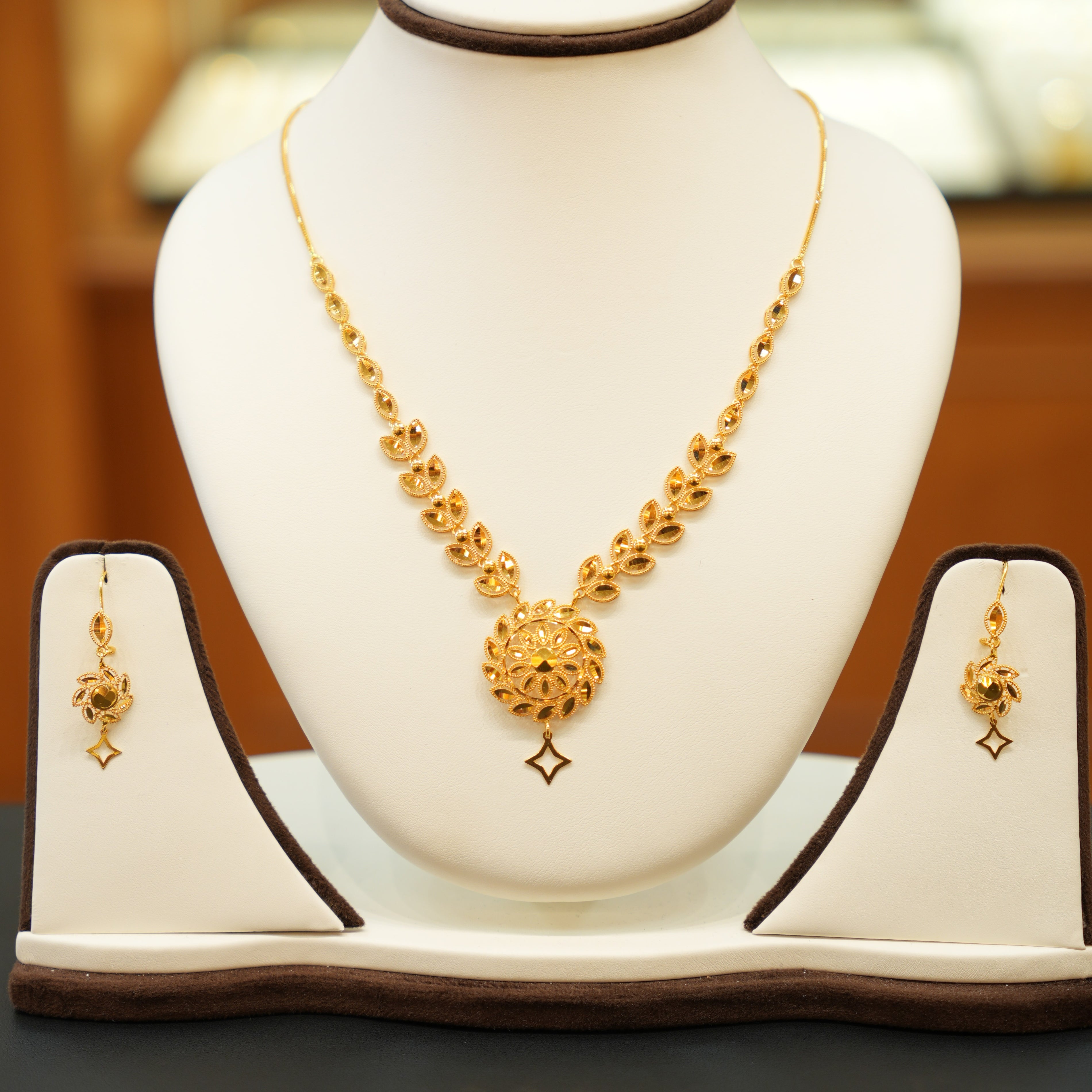 22K Gold Designer Ladies Necklace Set