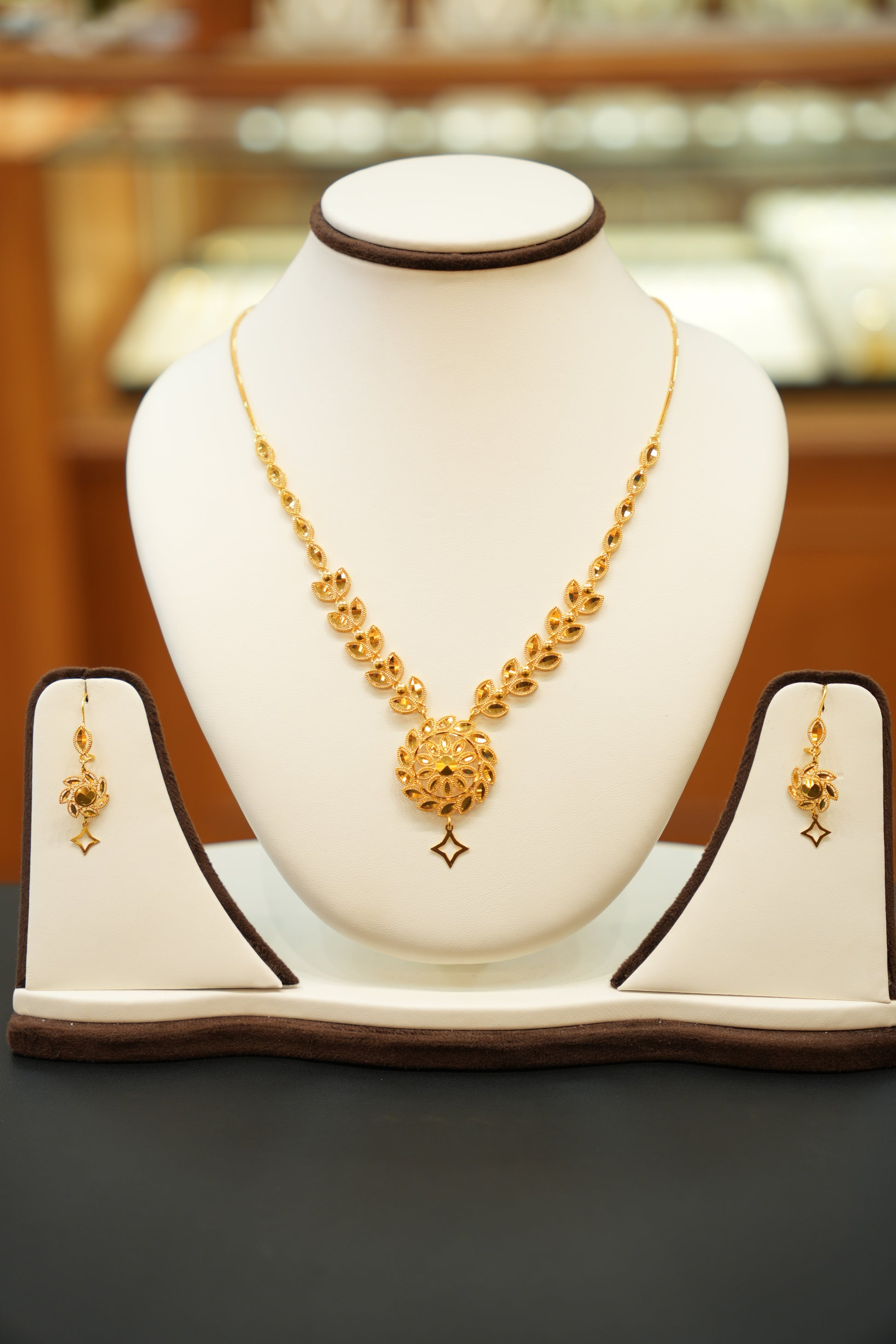 22K Gold Designer Ladies Necklace Set