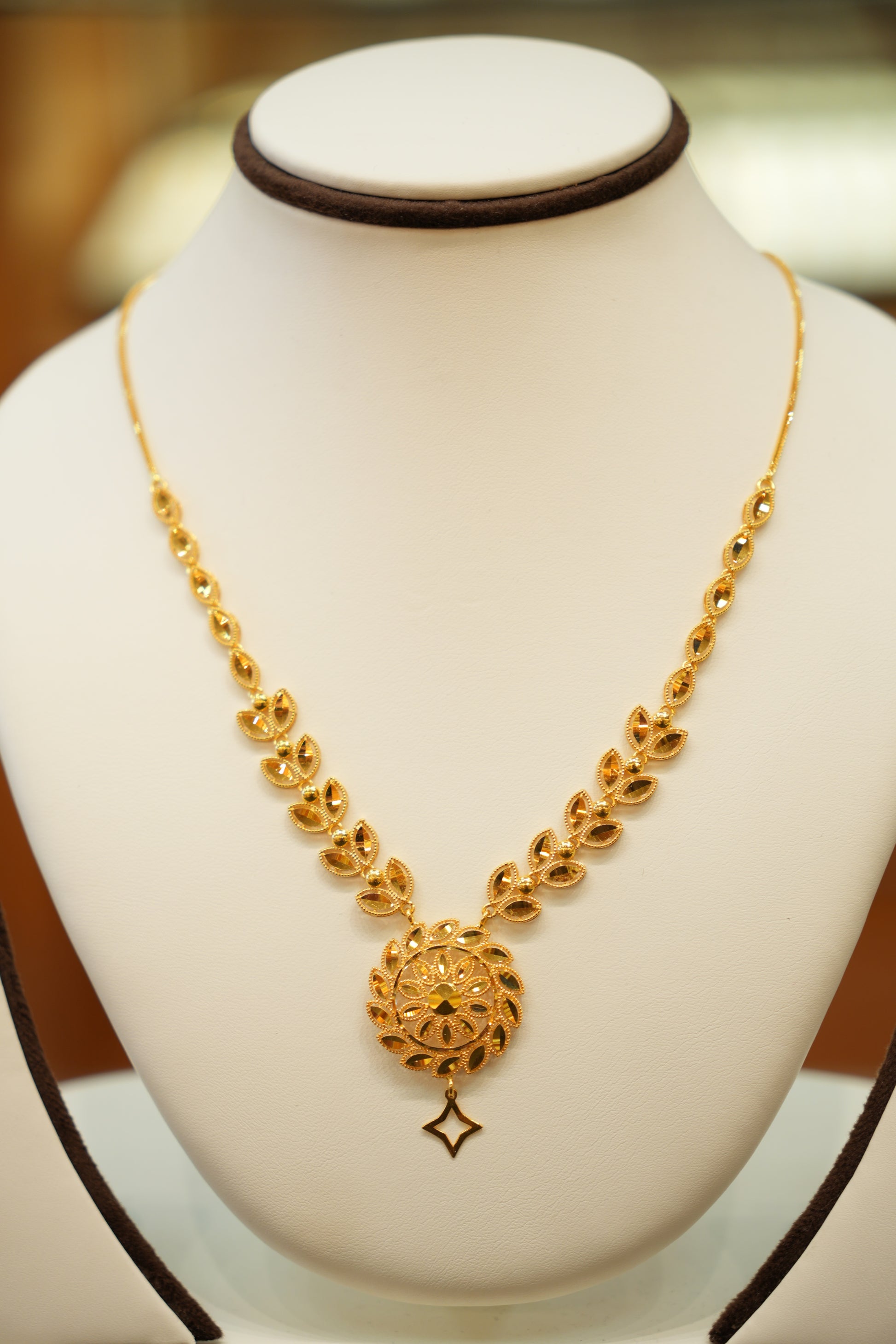22K Gold Designer Ladies Necklace Set