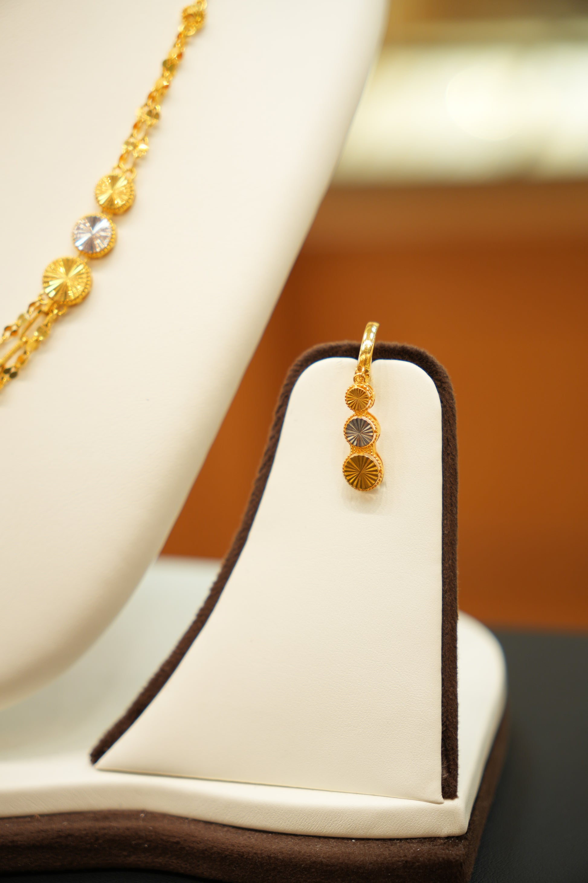 22K Gold Designer Ladies Necklace Set