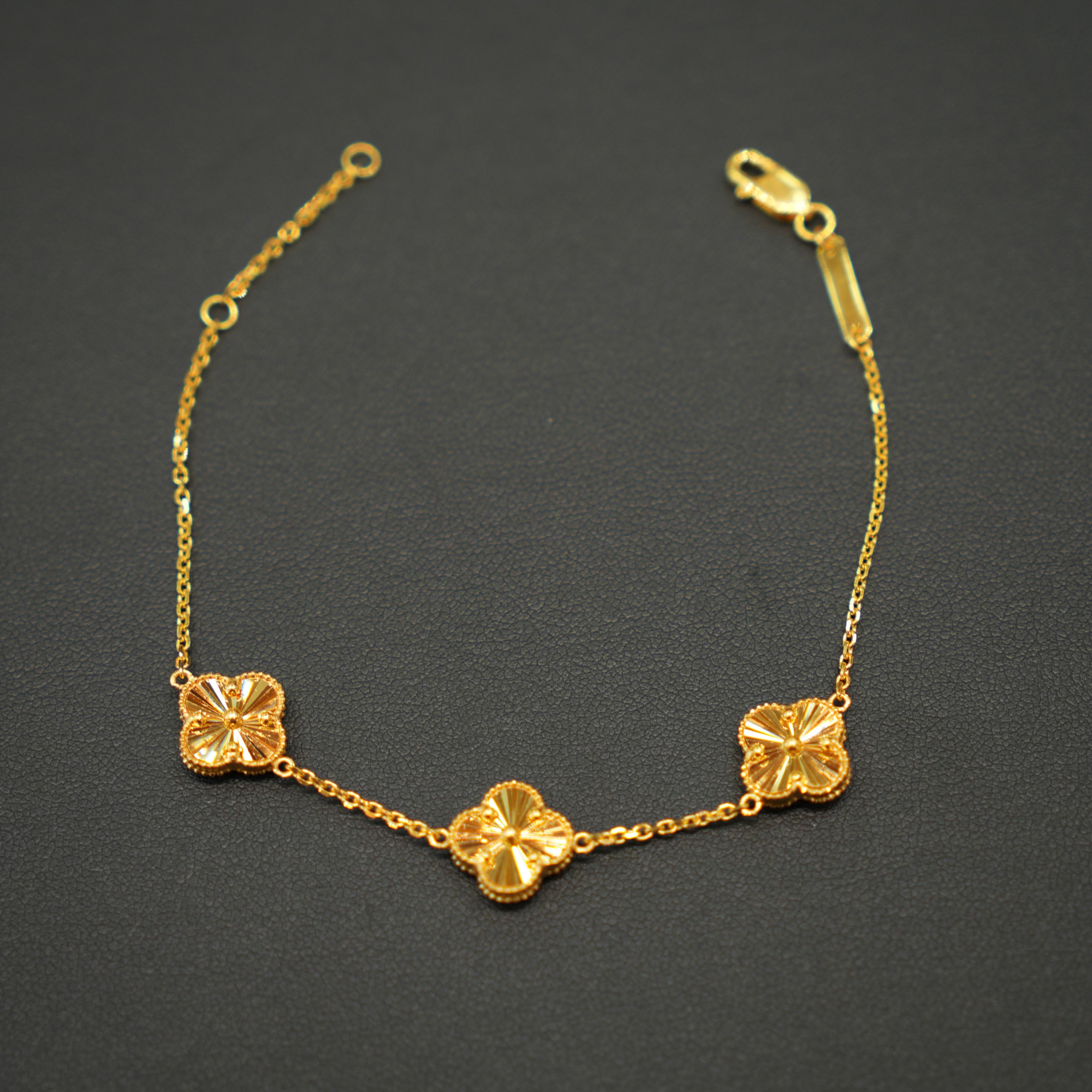22k Gold Clover Designer Ladies Bracelet
