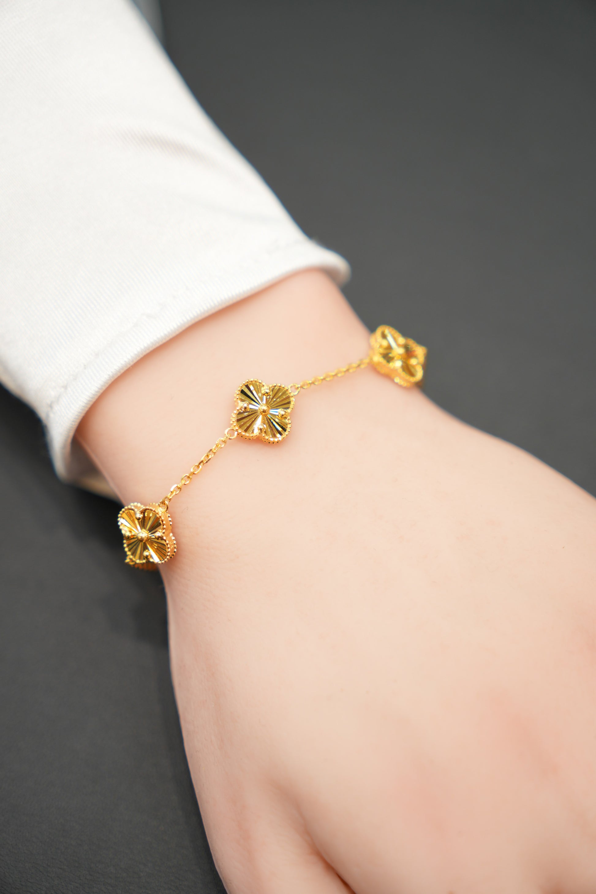 22k Gold Clover Designer Ladies Bracelet