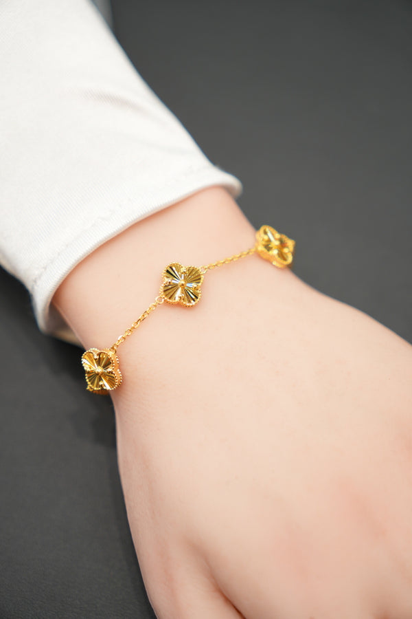 22k Gold Clover Designer Ladies Bracelet
