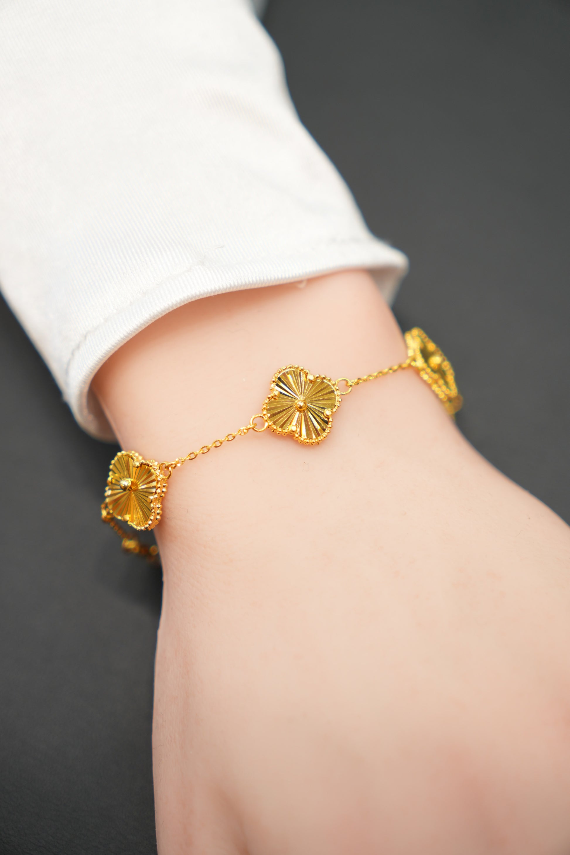 22k Gold Clover Designer Ladies Bracelet
