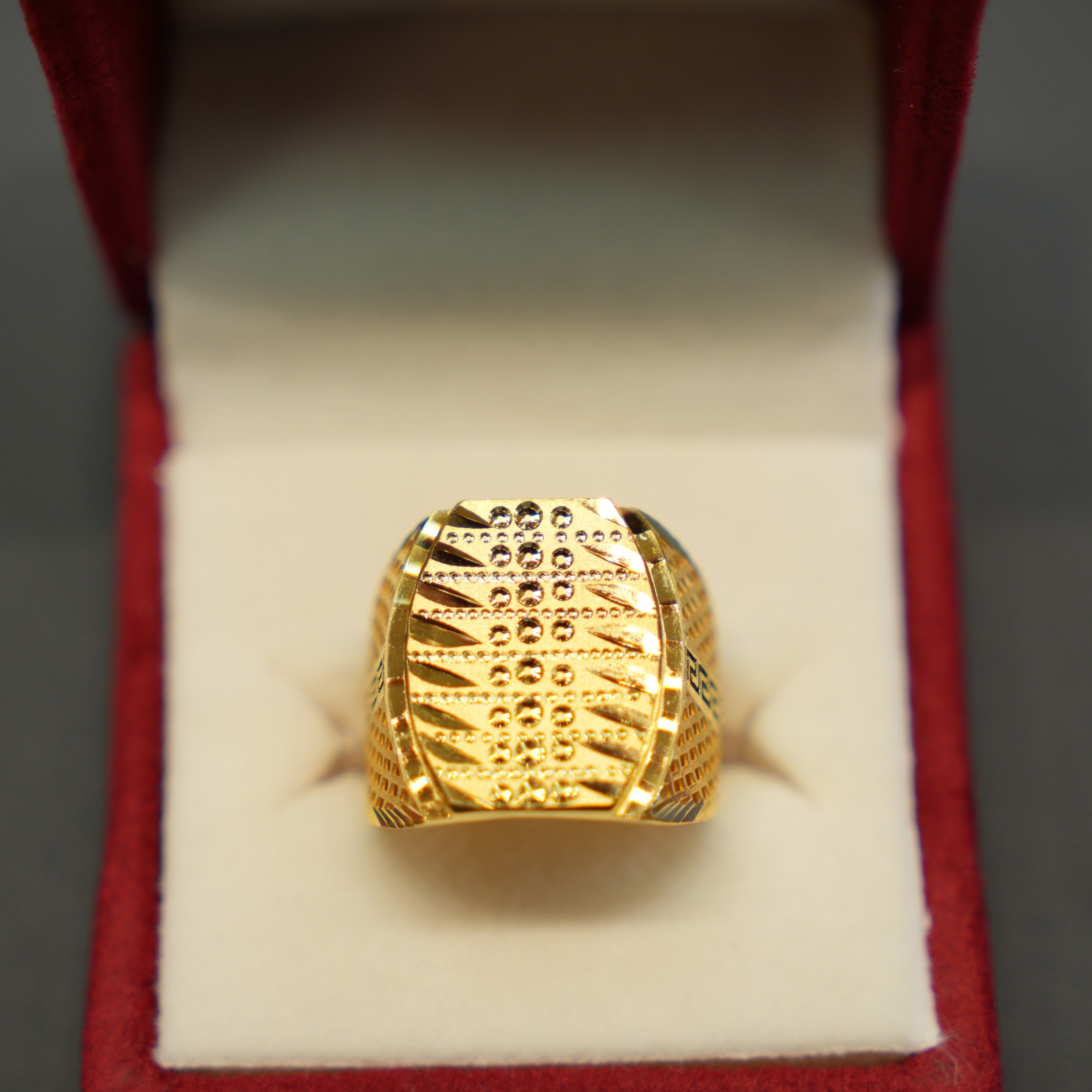 Stylish men's jewelry accessory