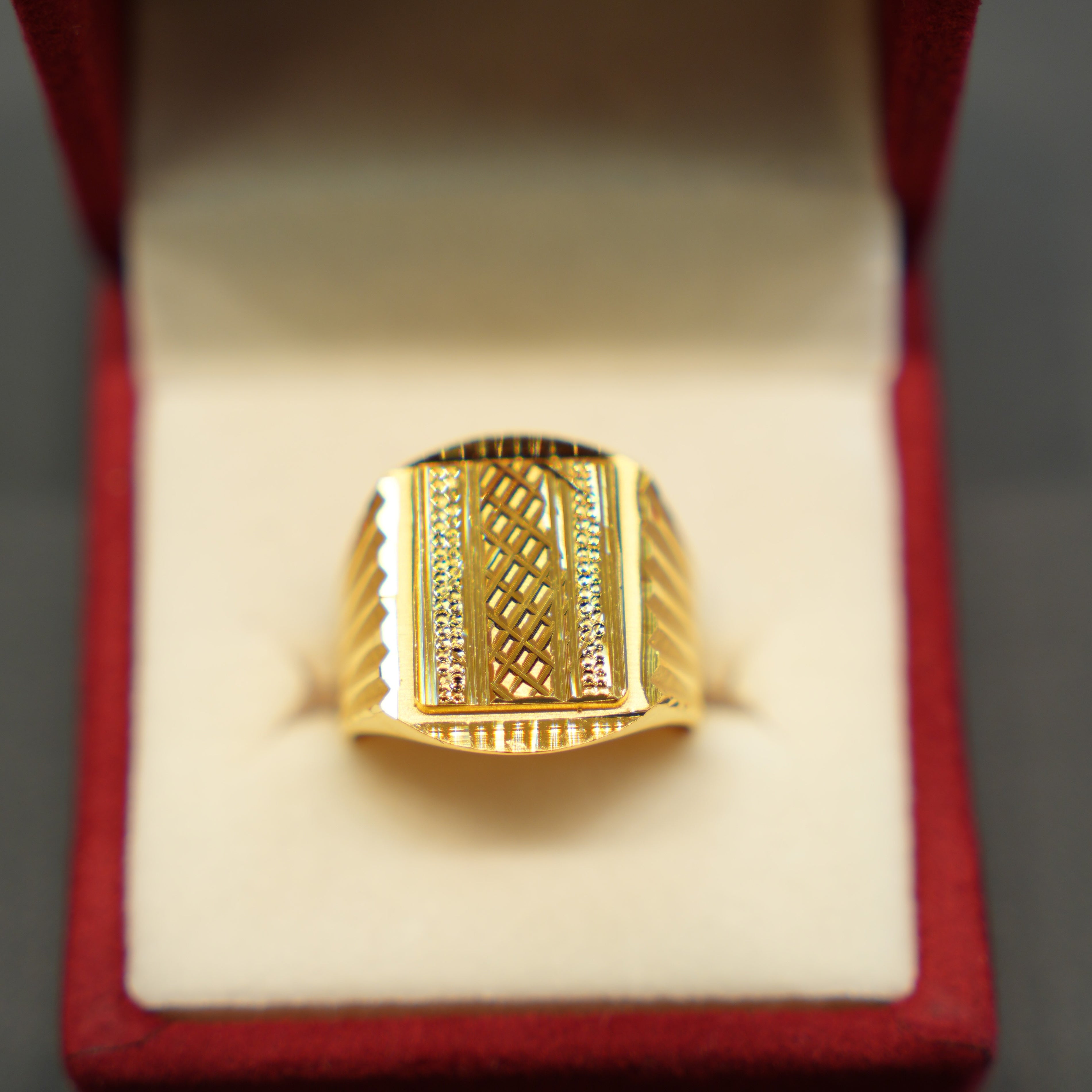Elegant wedding ring for men