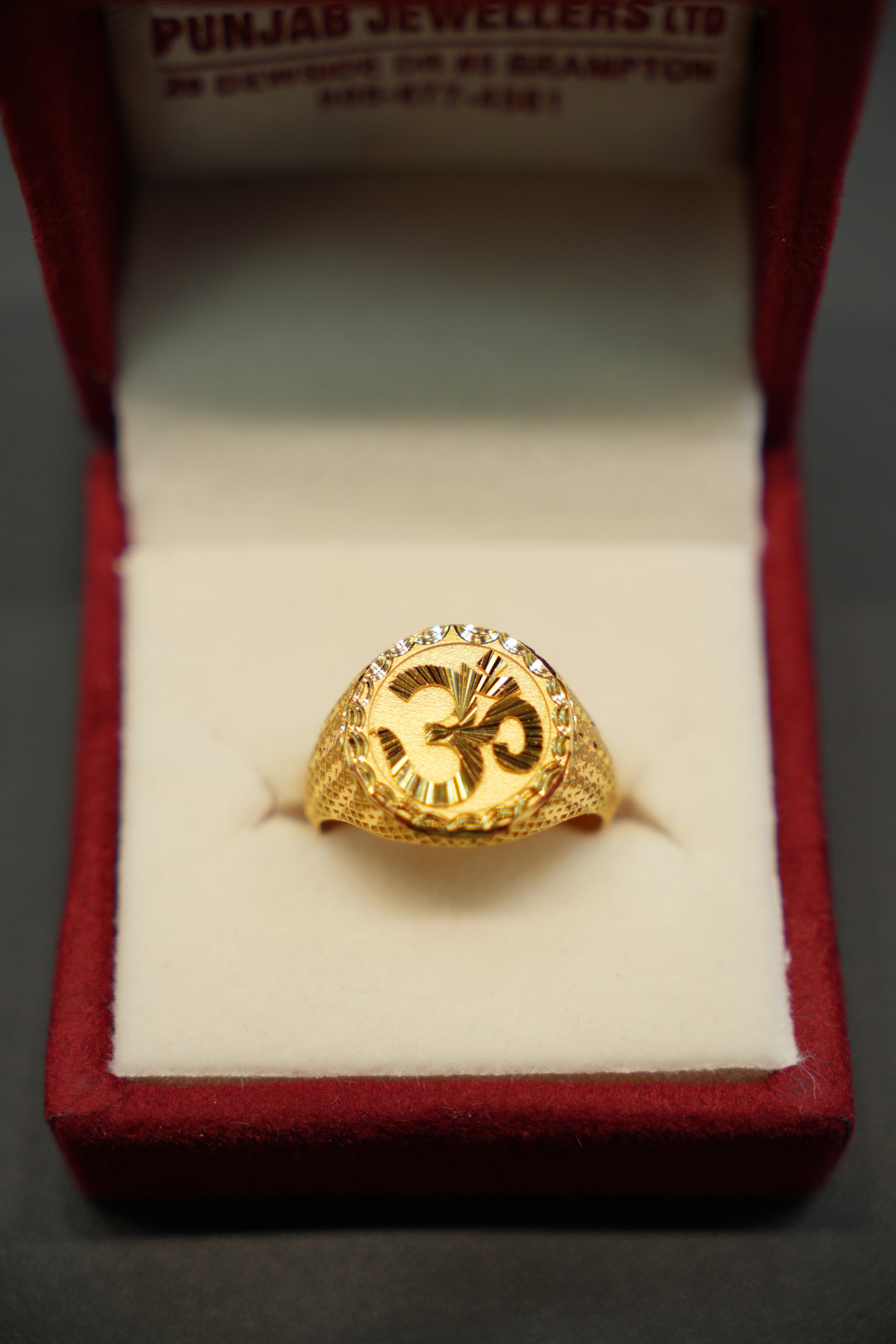 Traditional men's gold ring