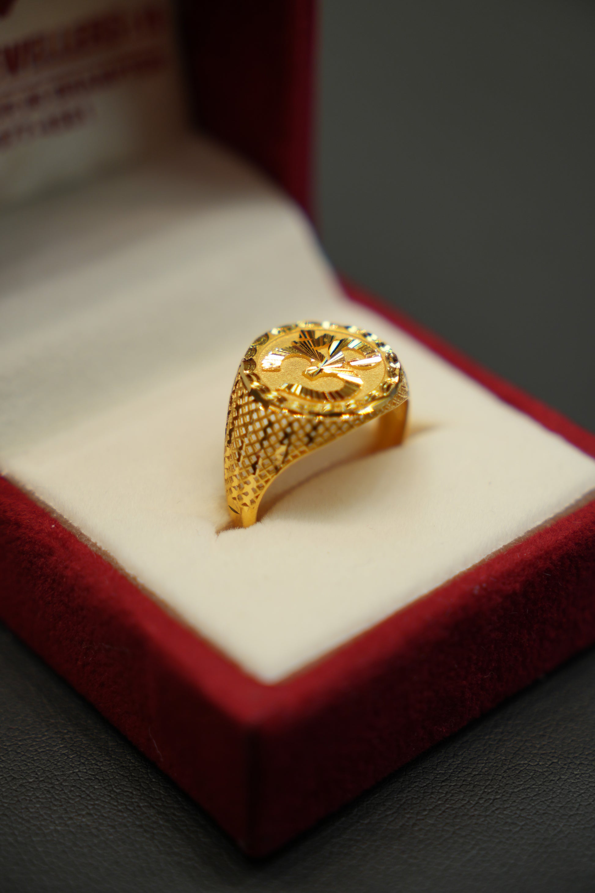 Modern men’s ring design