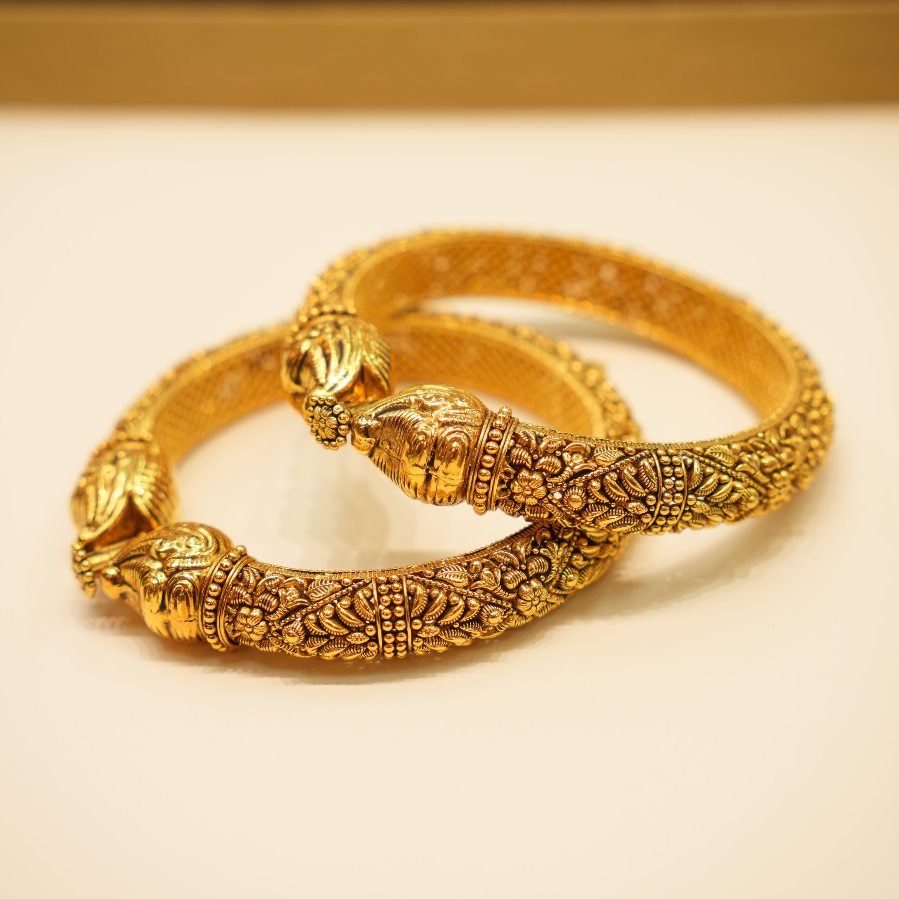 Stylish gold bangle