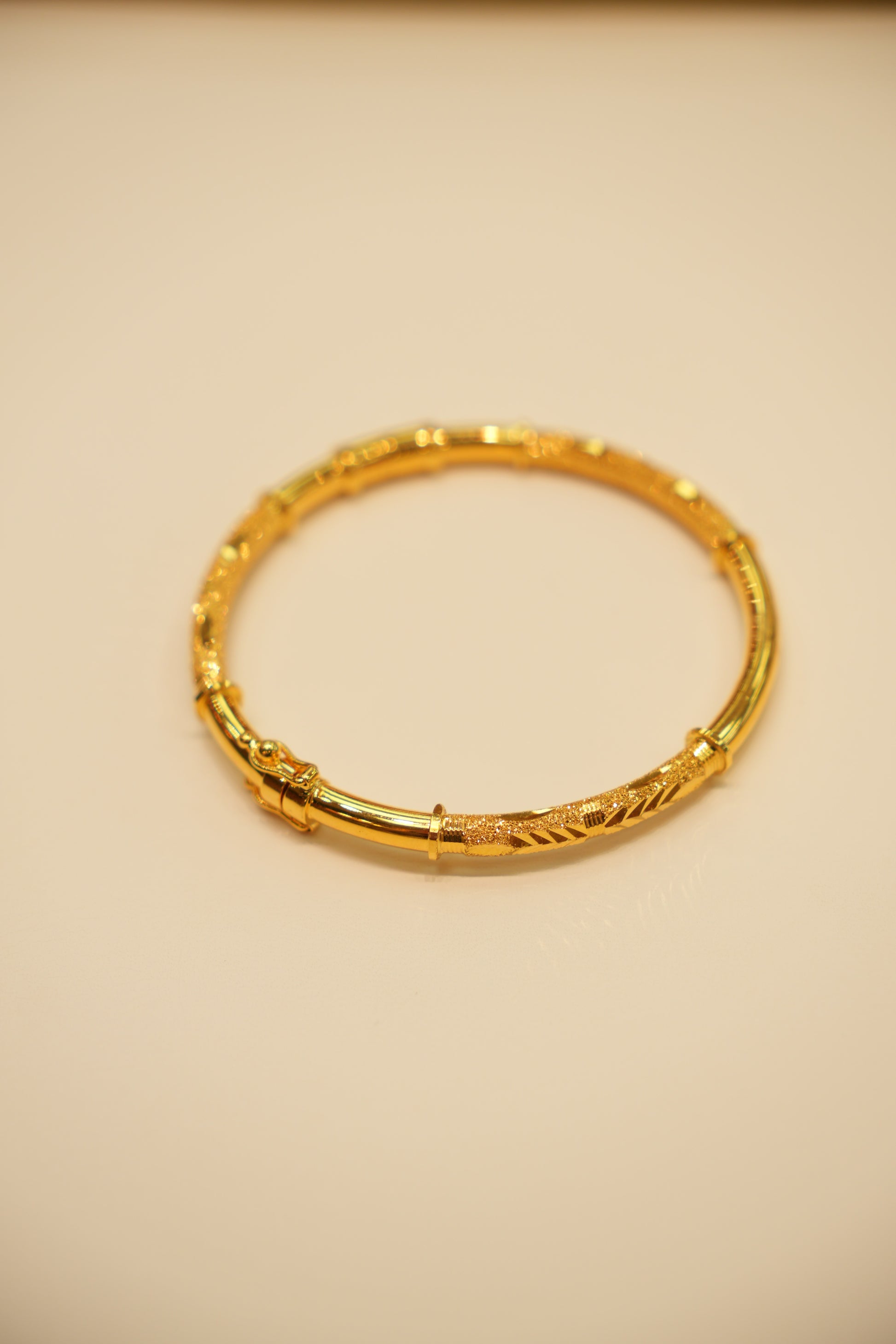 22k Gold Ladies Bangle Bracelet