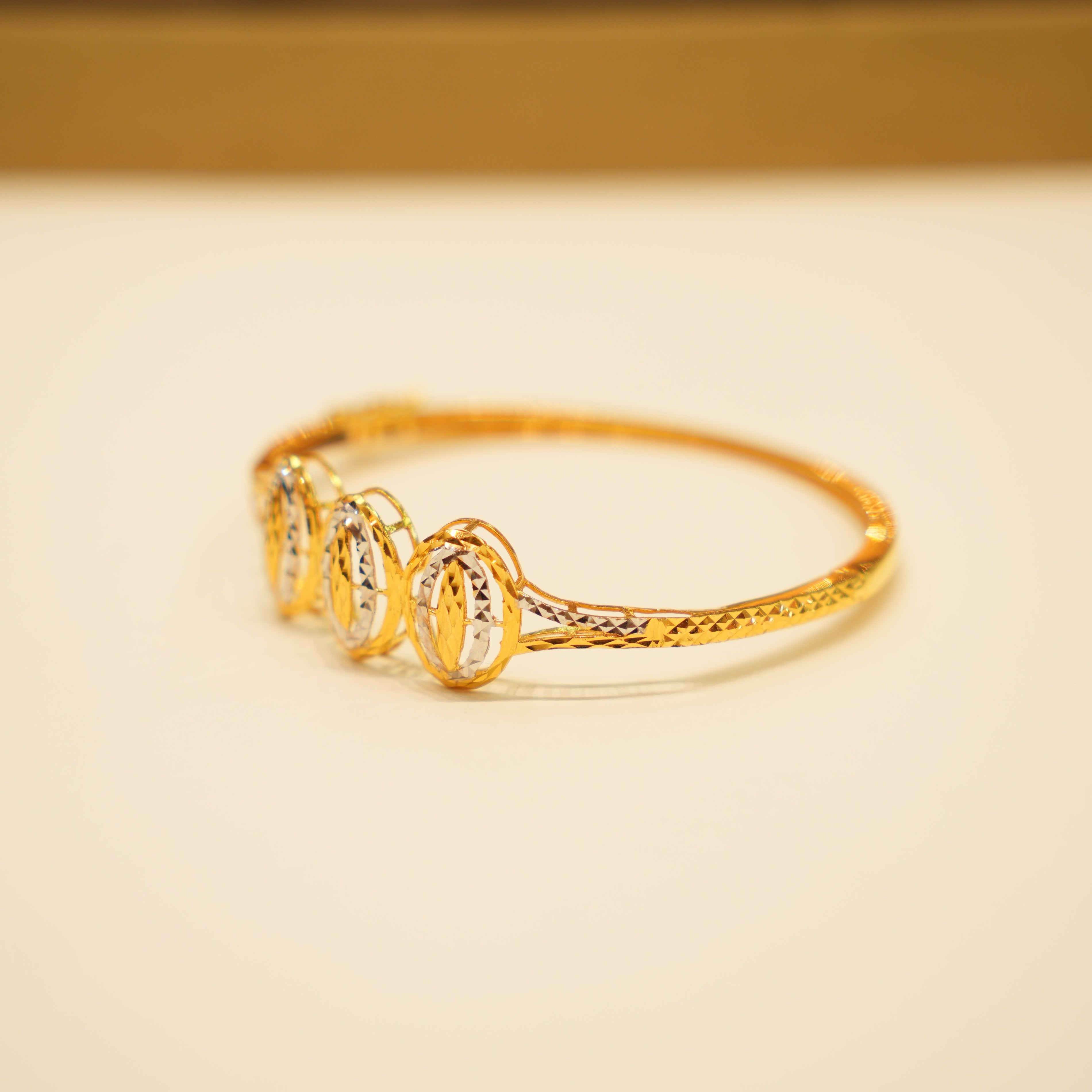 22k Gold Modern Mesh Bangle