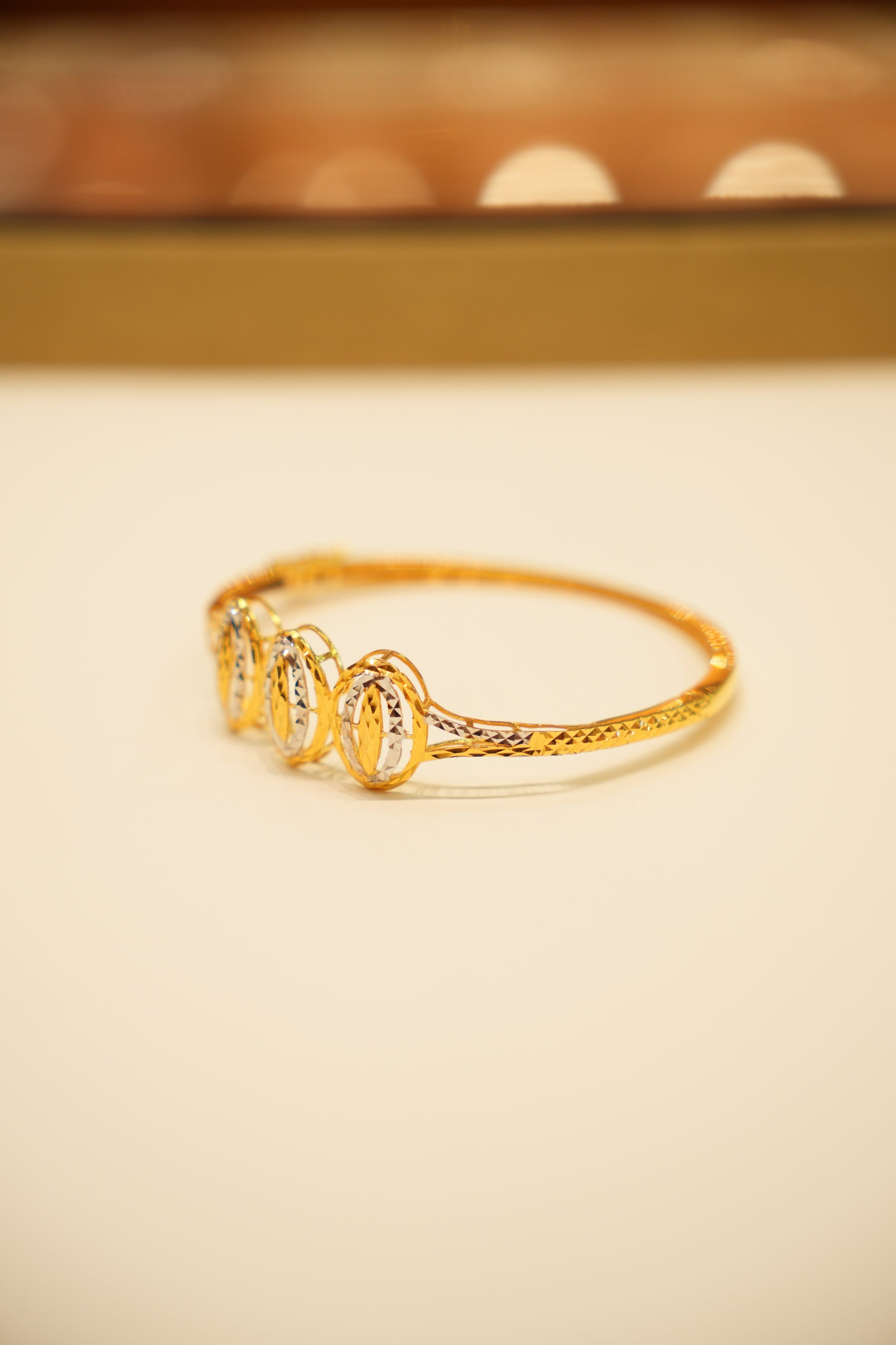 22k Gold Modern Mesh Bangle