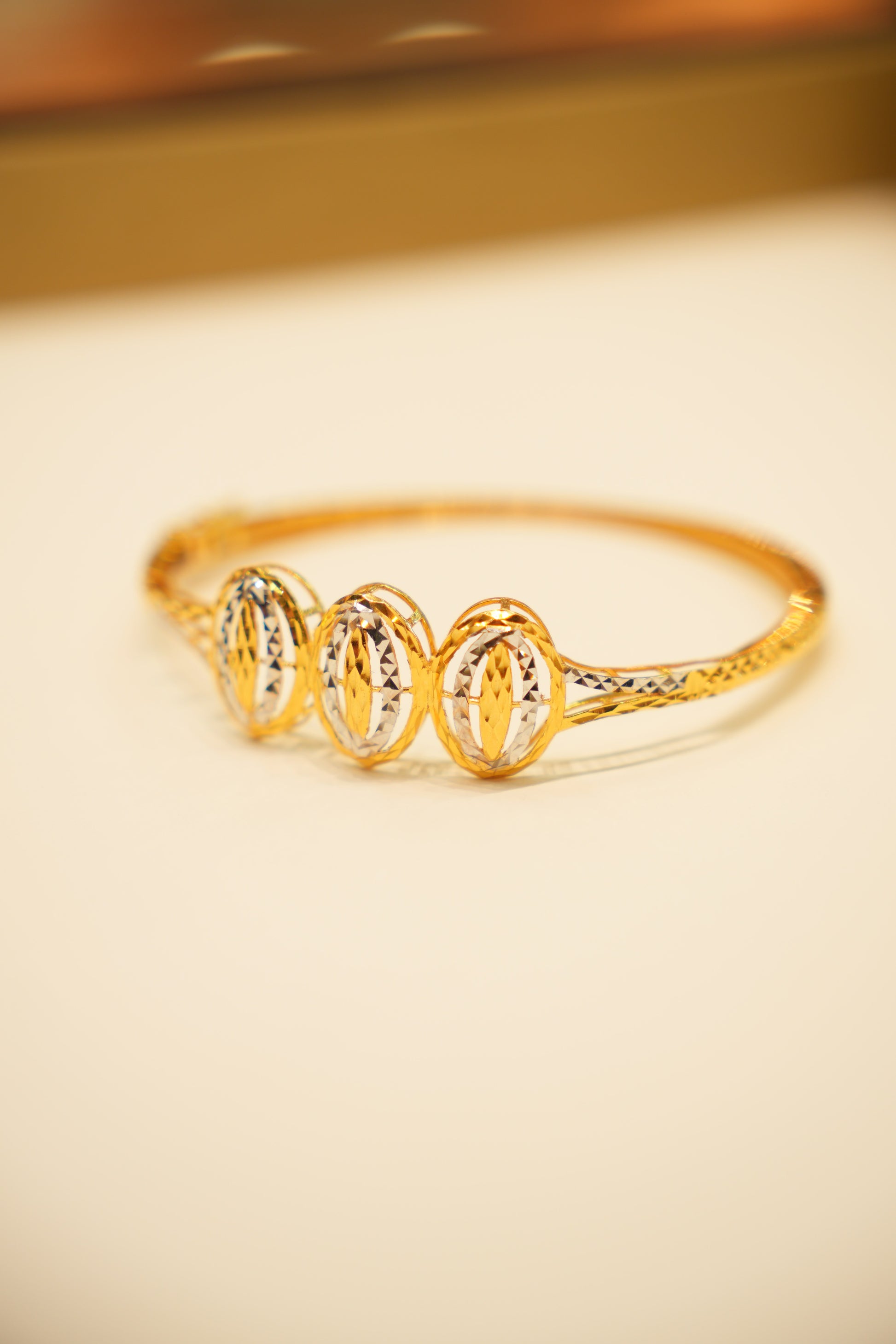 22k Gold Modern Mesh Bangle