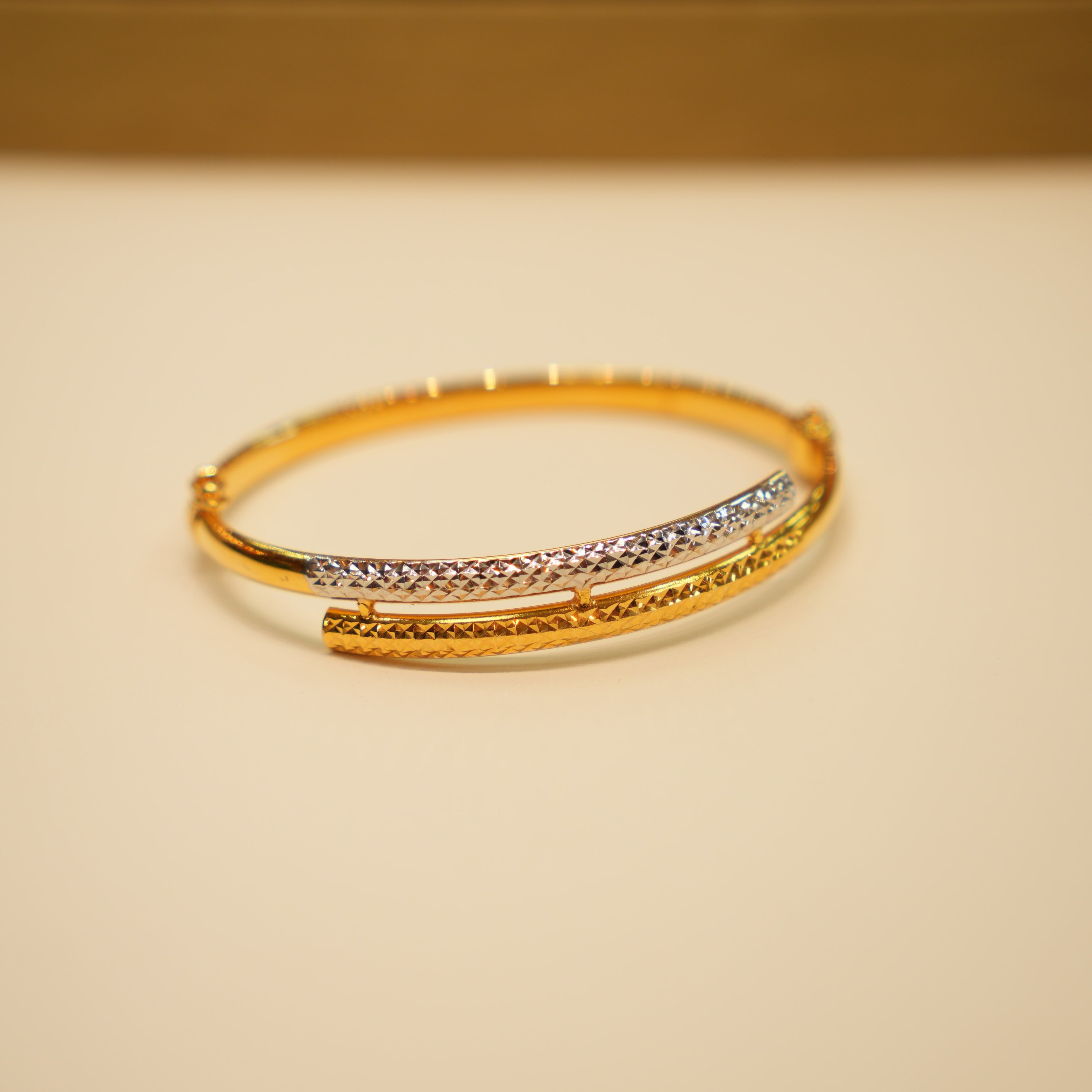 22K Gold Traditional Ladies Bangle Bracelet
