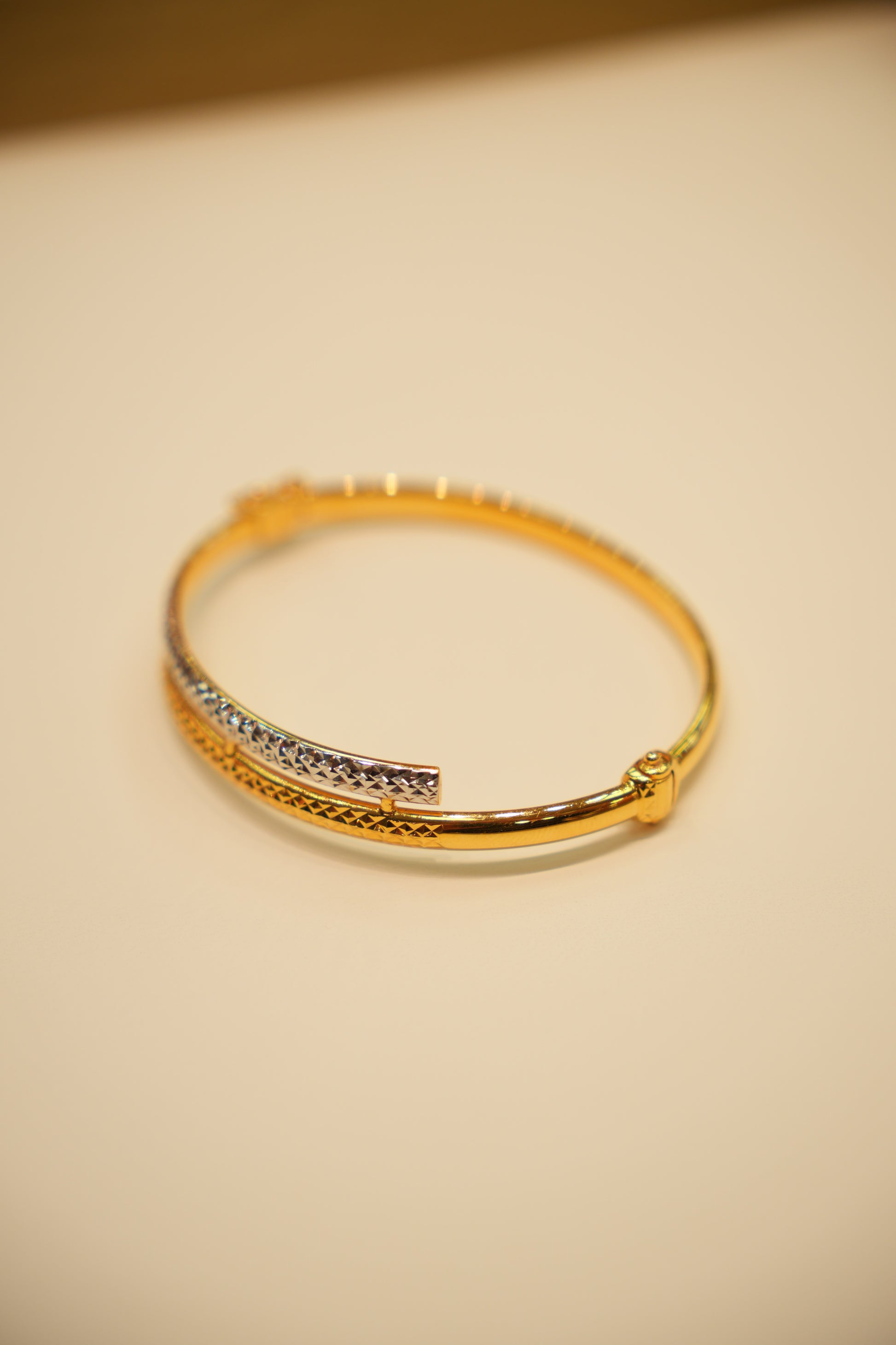22K Gold Traditional Ladies Bangle Bracelet