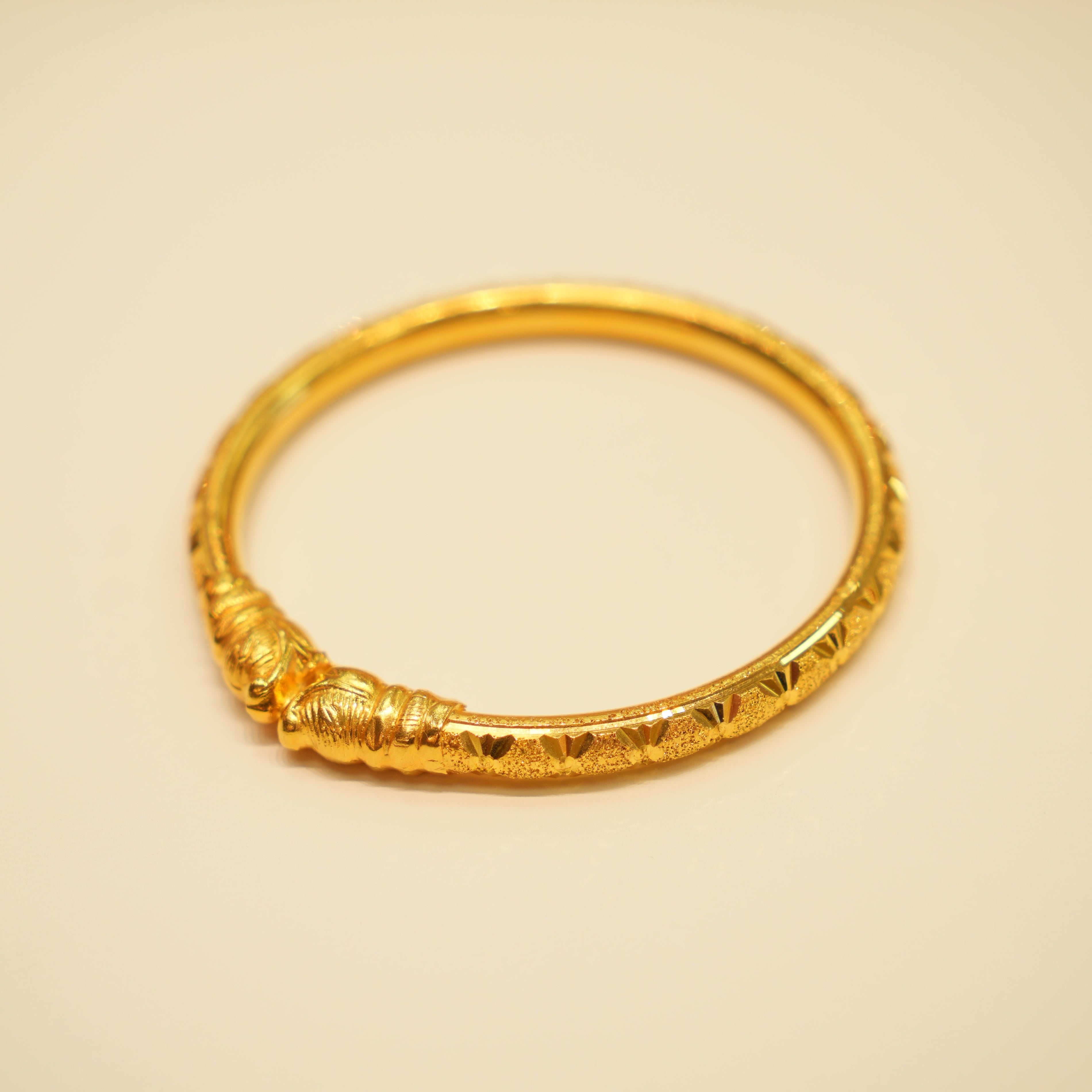 22k Gold Ladies Bangle