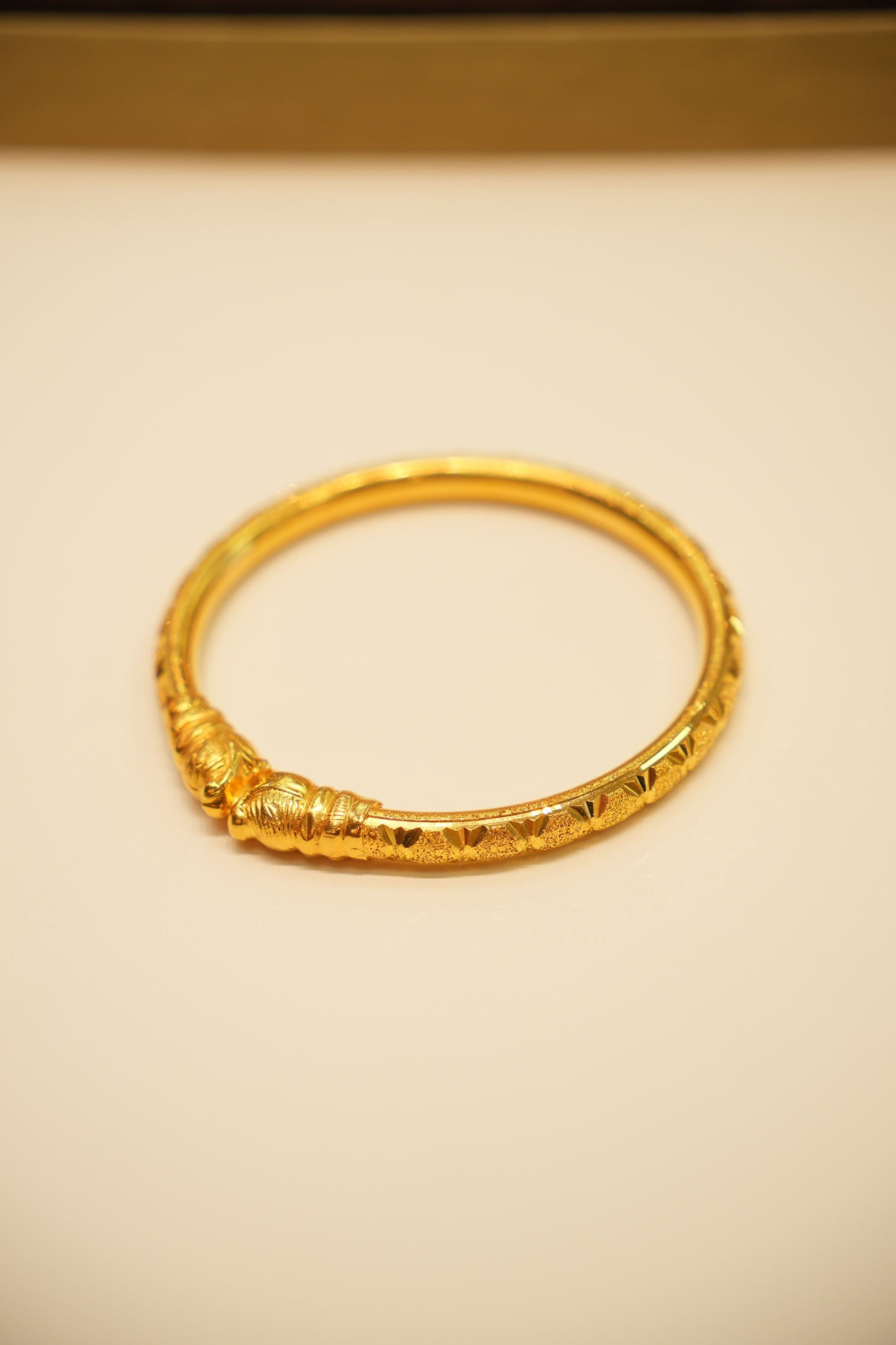 22k Gold Ladies Bangle