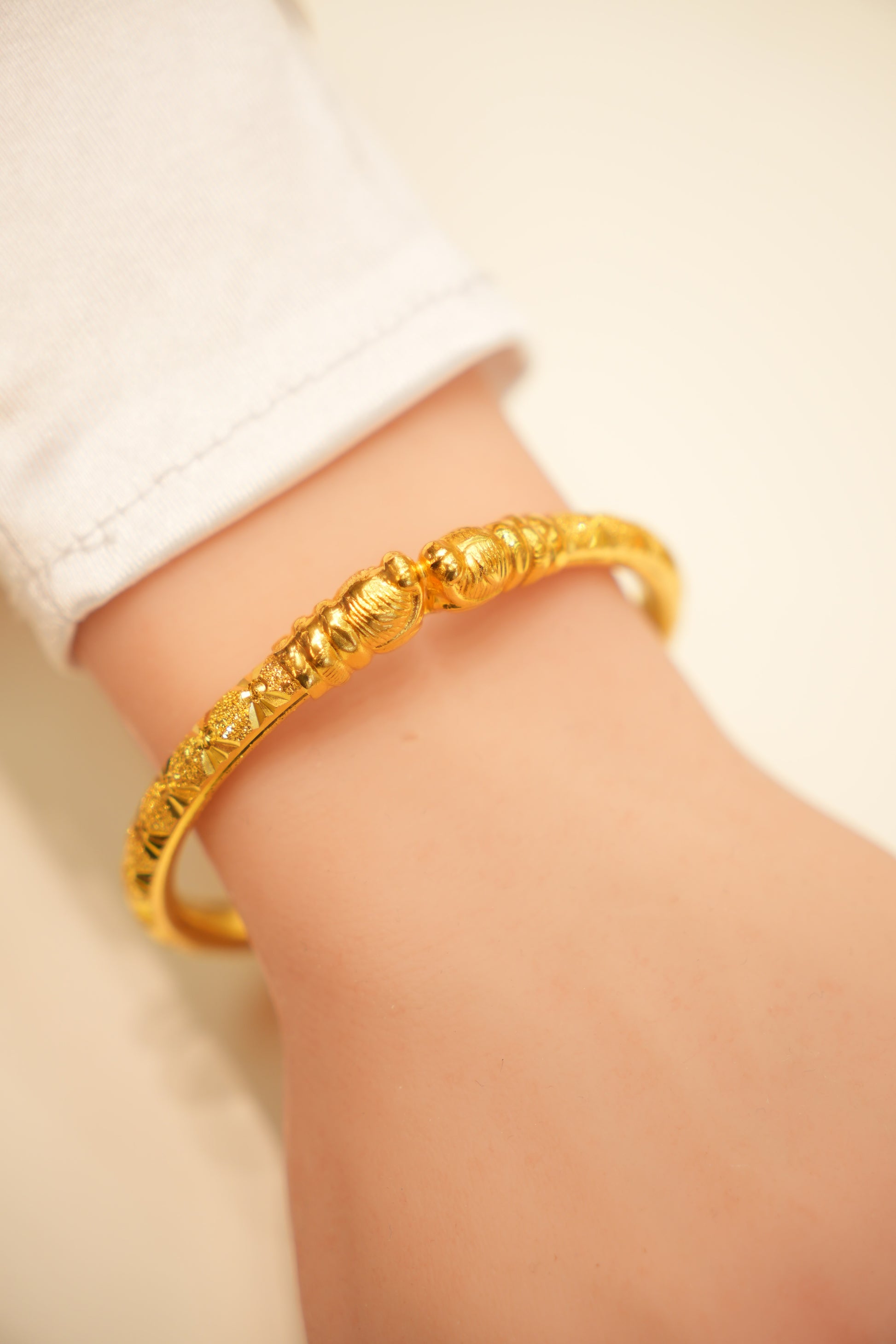 22k Gold Ladies Bangle