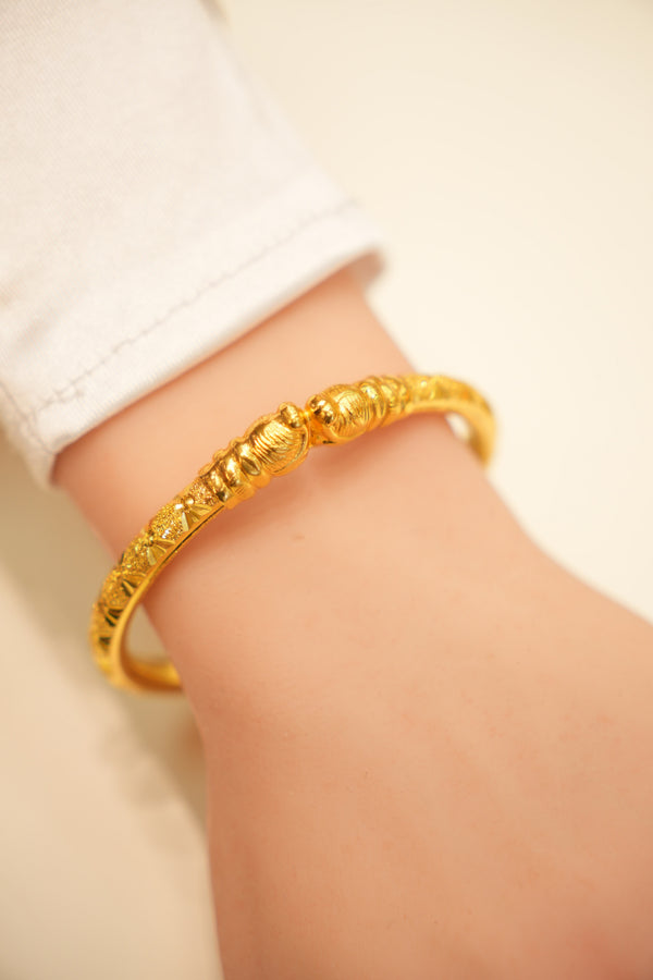 22k Gold Ladies Bangle