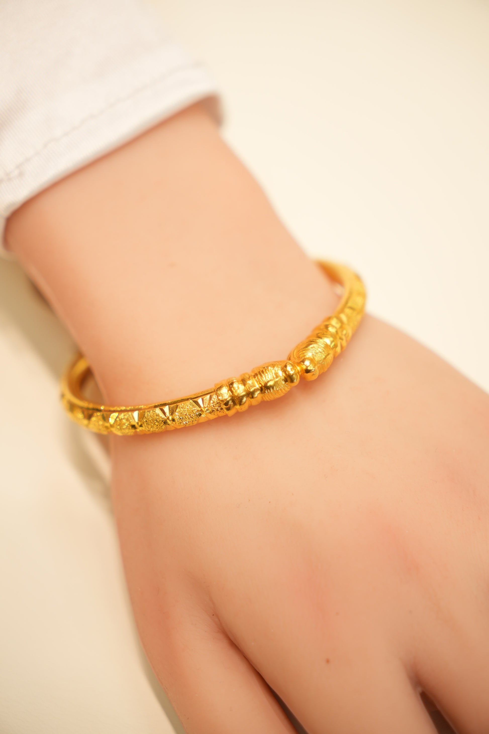 22k Gold Ladies Bangle