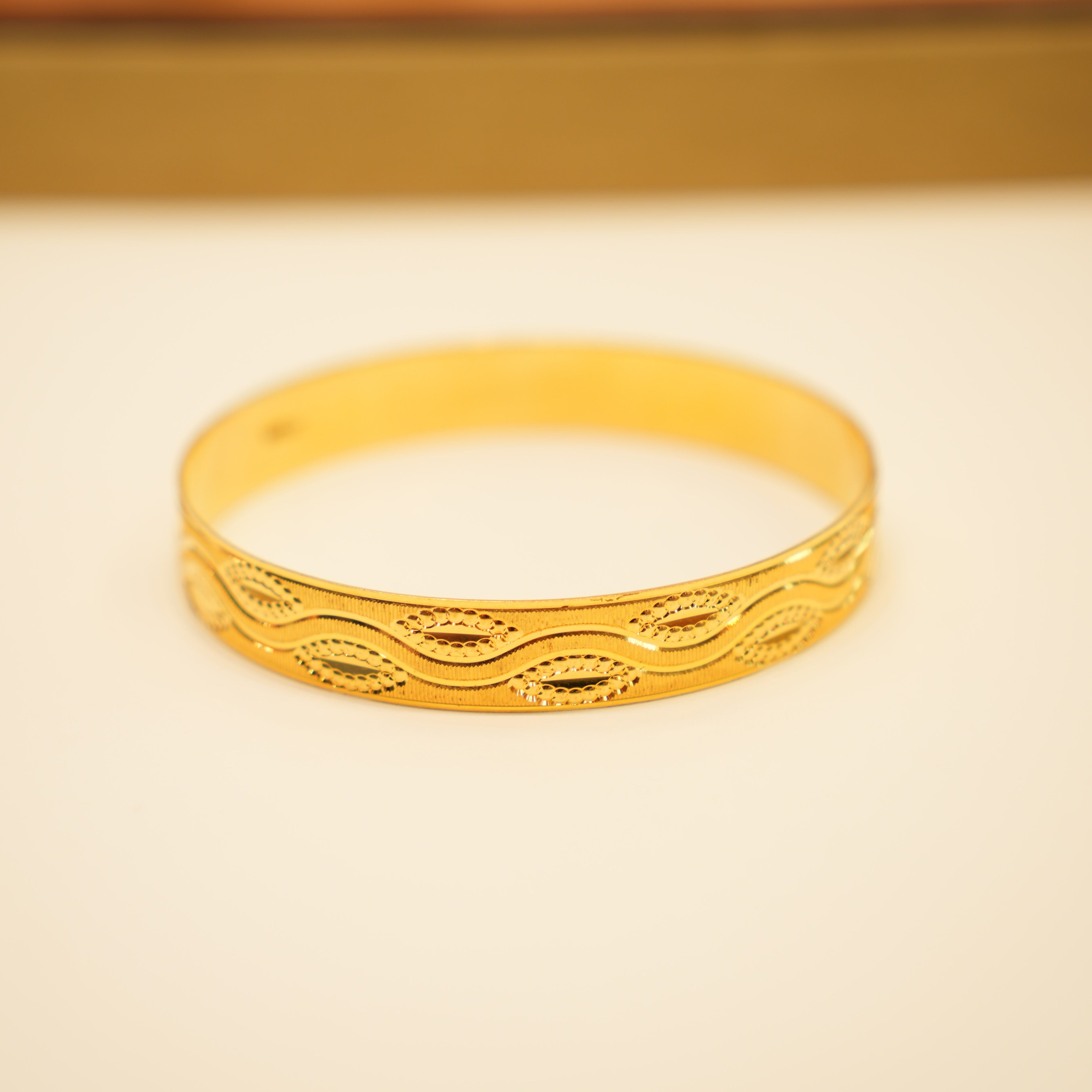 22k Gold Ladies Bangle