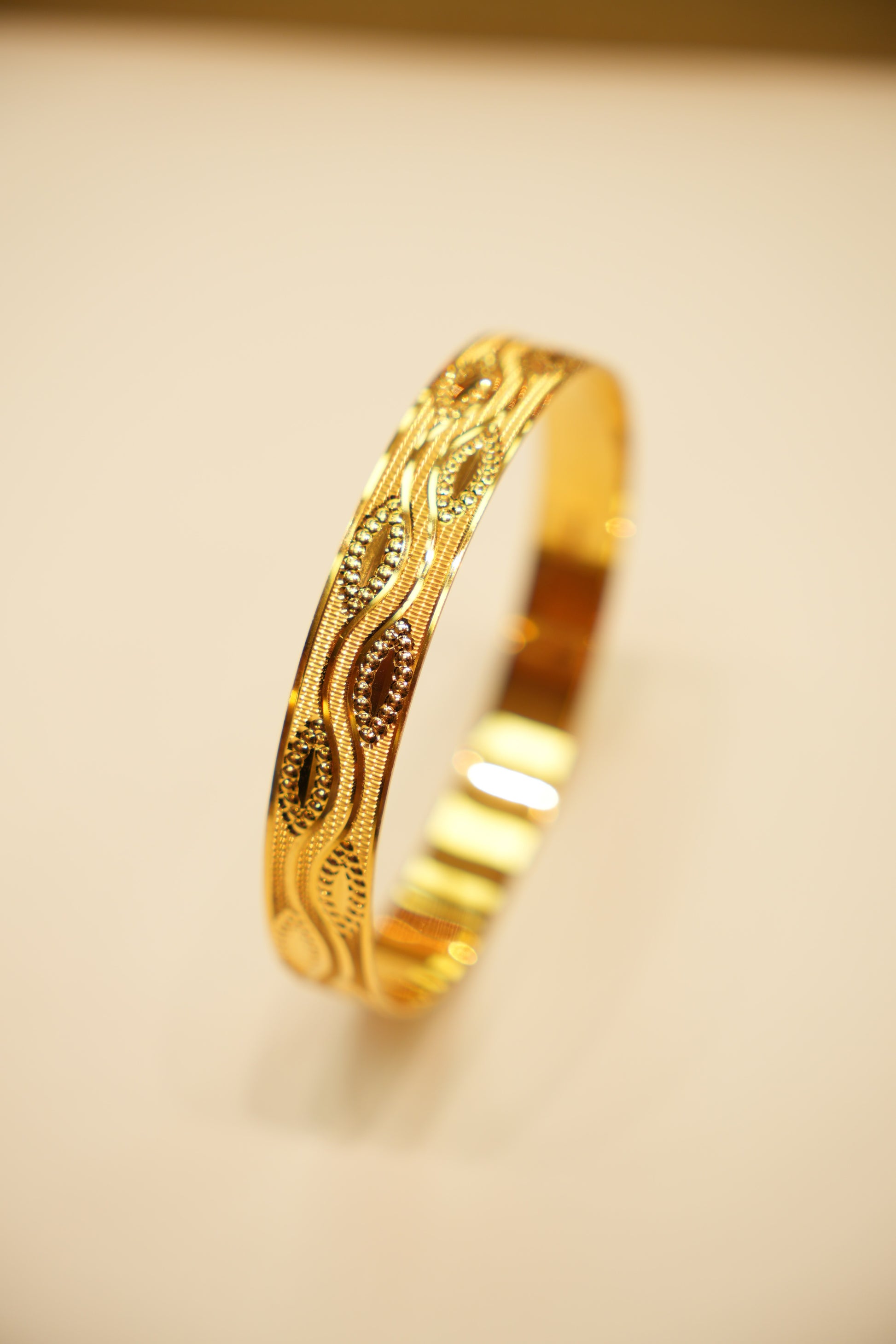 22k Gold Ladies Bangle