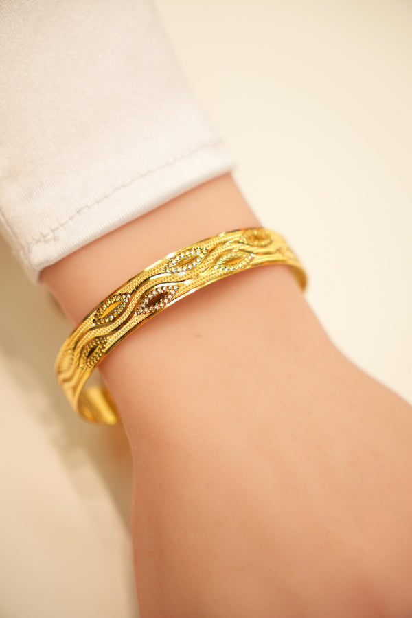 22k Gold Ladies Bangle