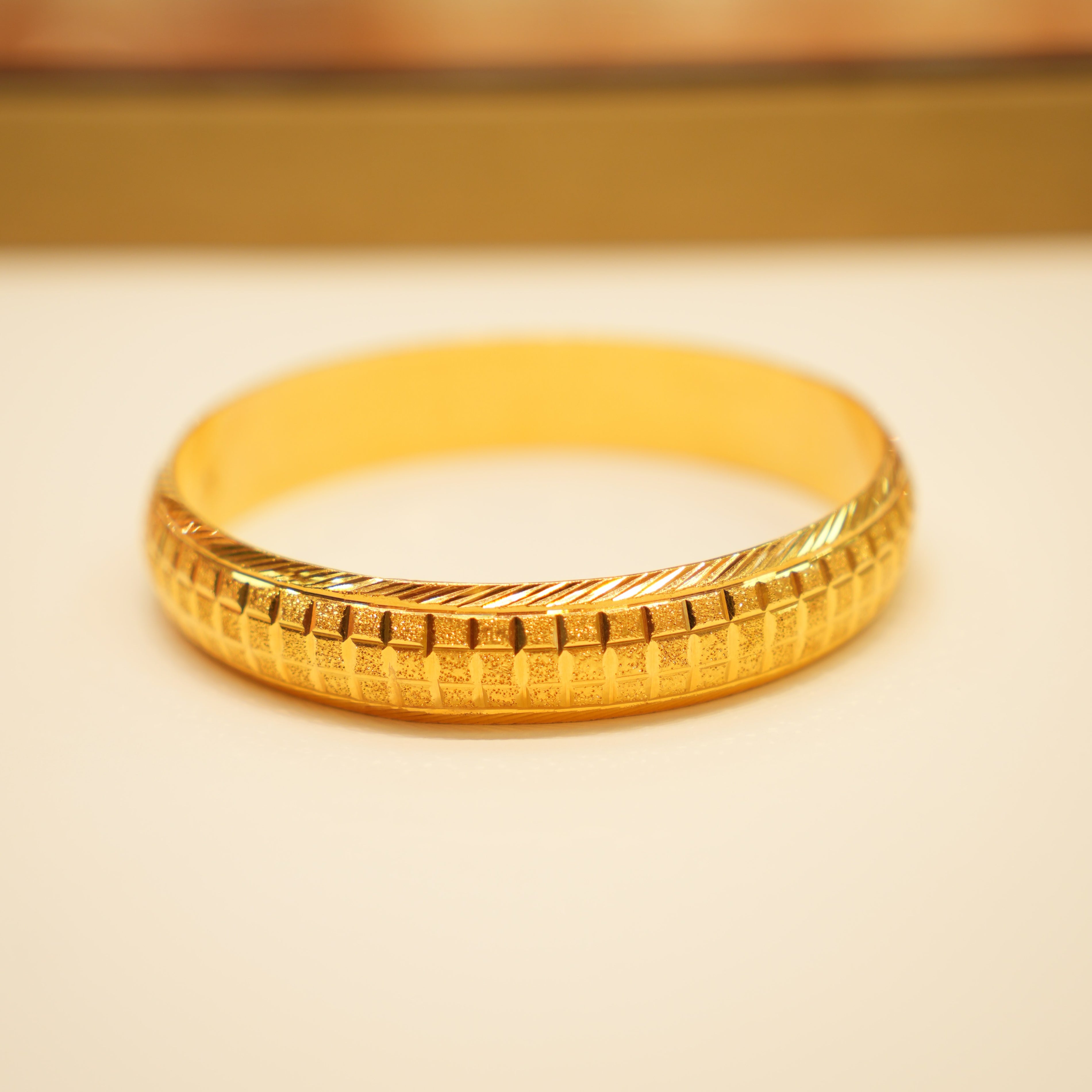 22k Gold Ladies Bangle
