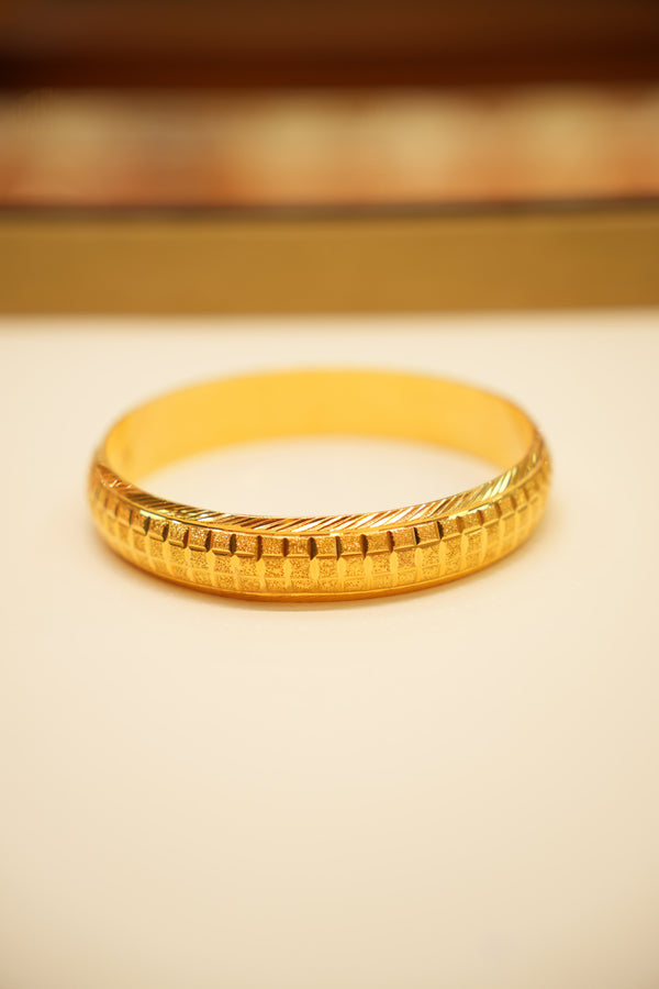 22k Gold Ladies Bangle