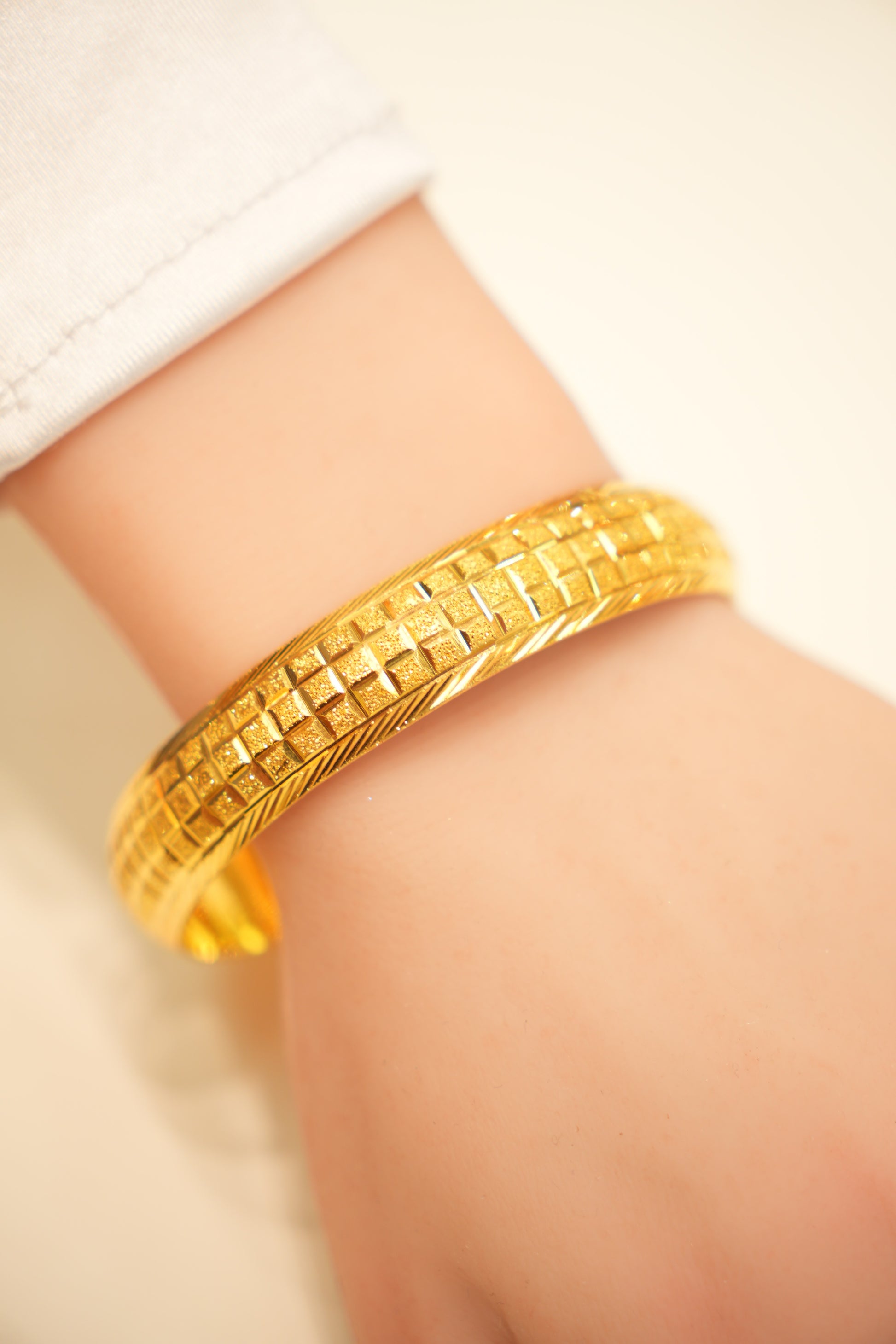 22k Gold Ladies Bangle