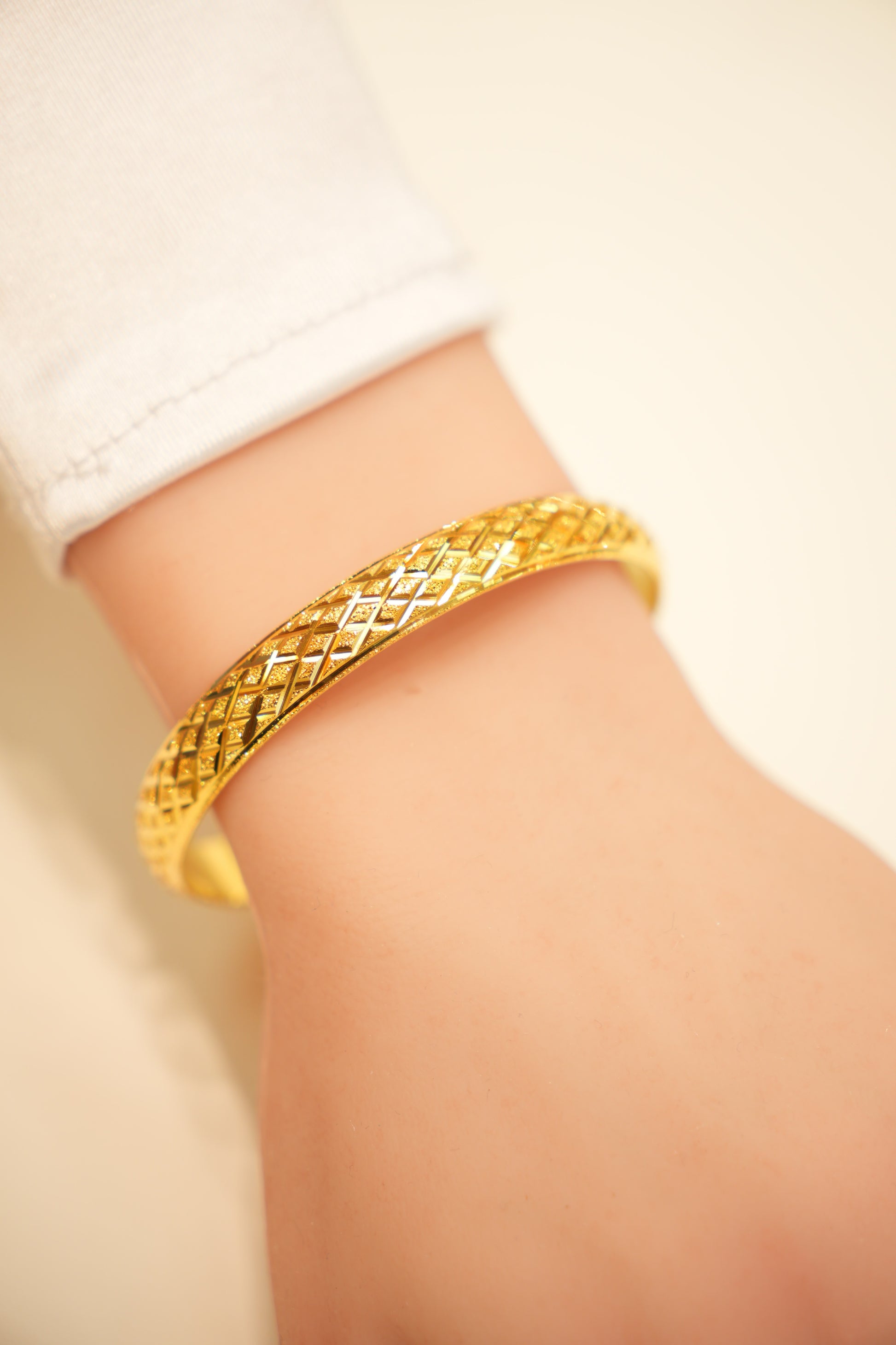22k Gold Ladies Bangle