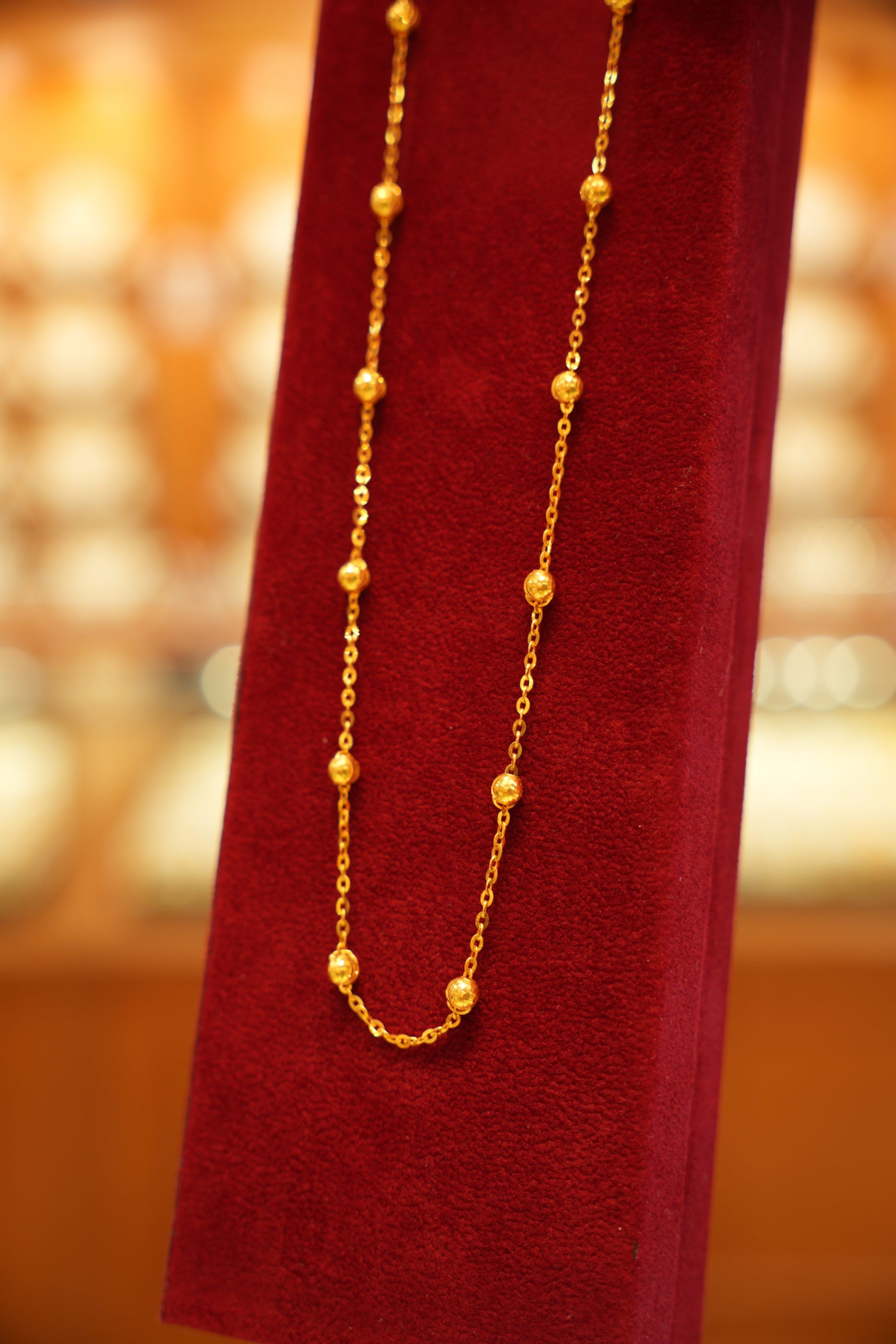 Gold chain necklace 