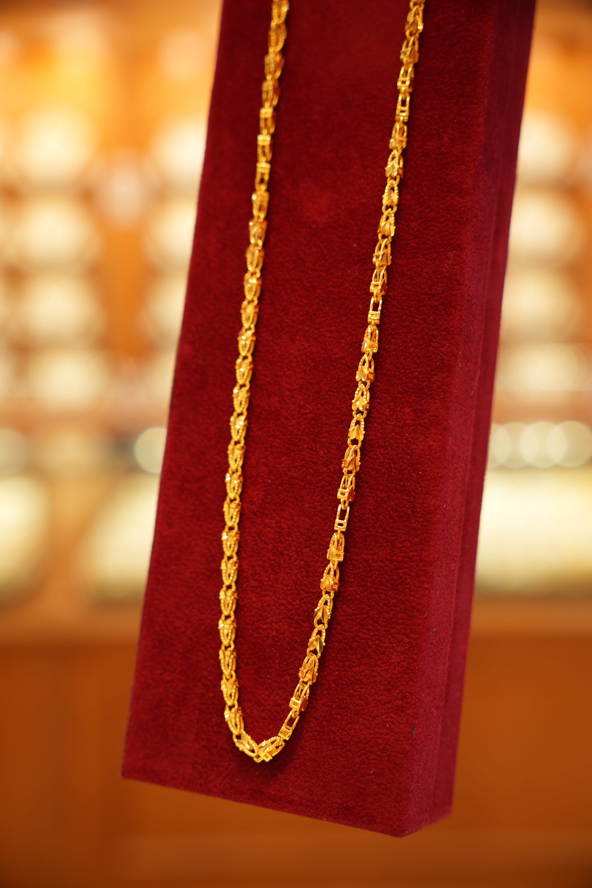 Minimalist gold jewelry chain for women