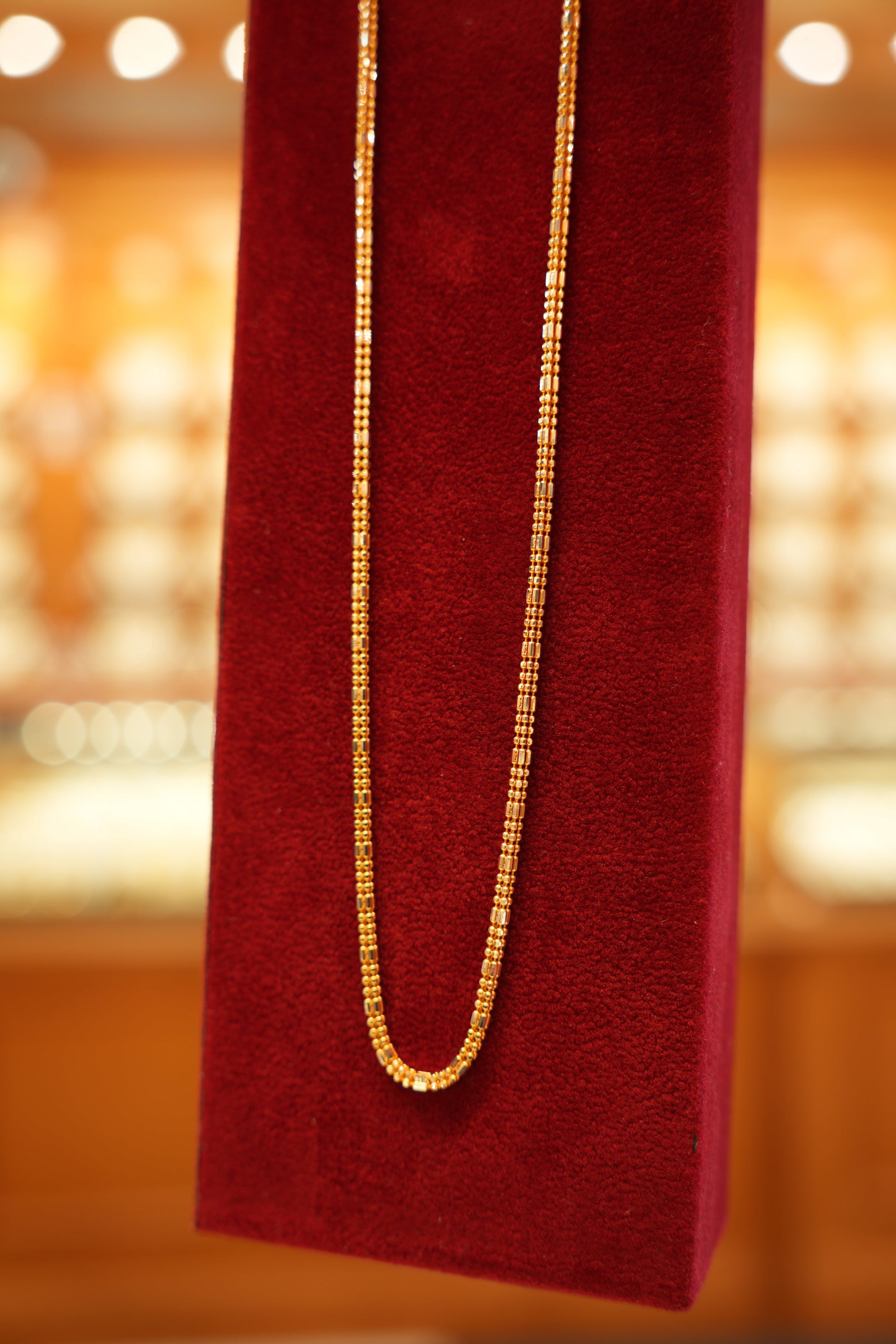 Women's gold box chain necklace