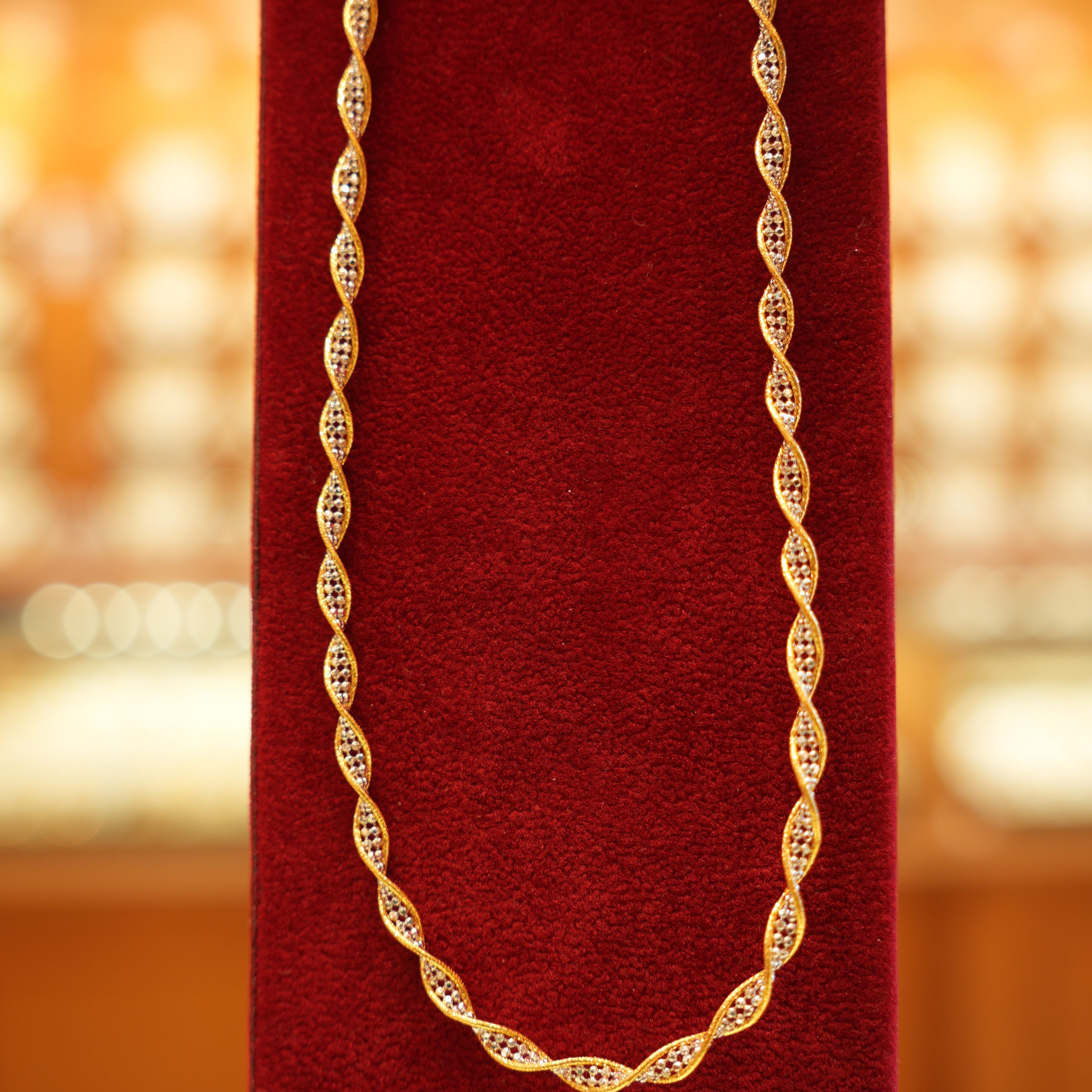 Classic gold twisted chain